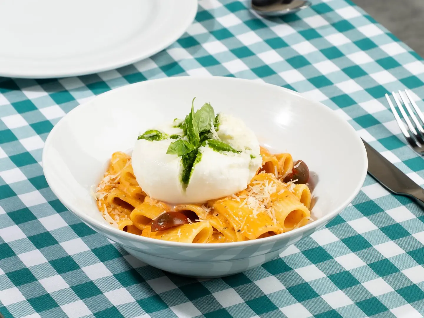 Rigatoni With Spinach And Burrata