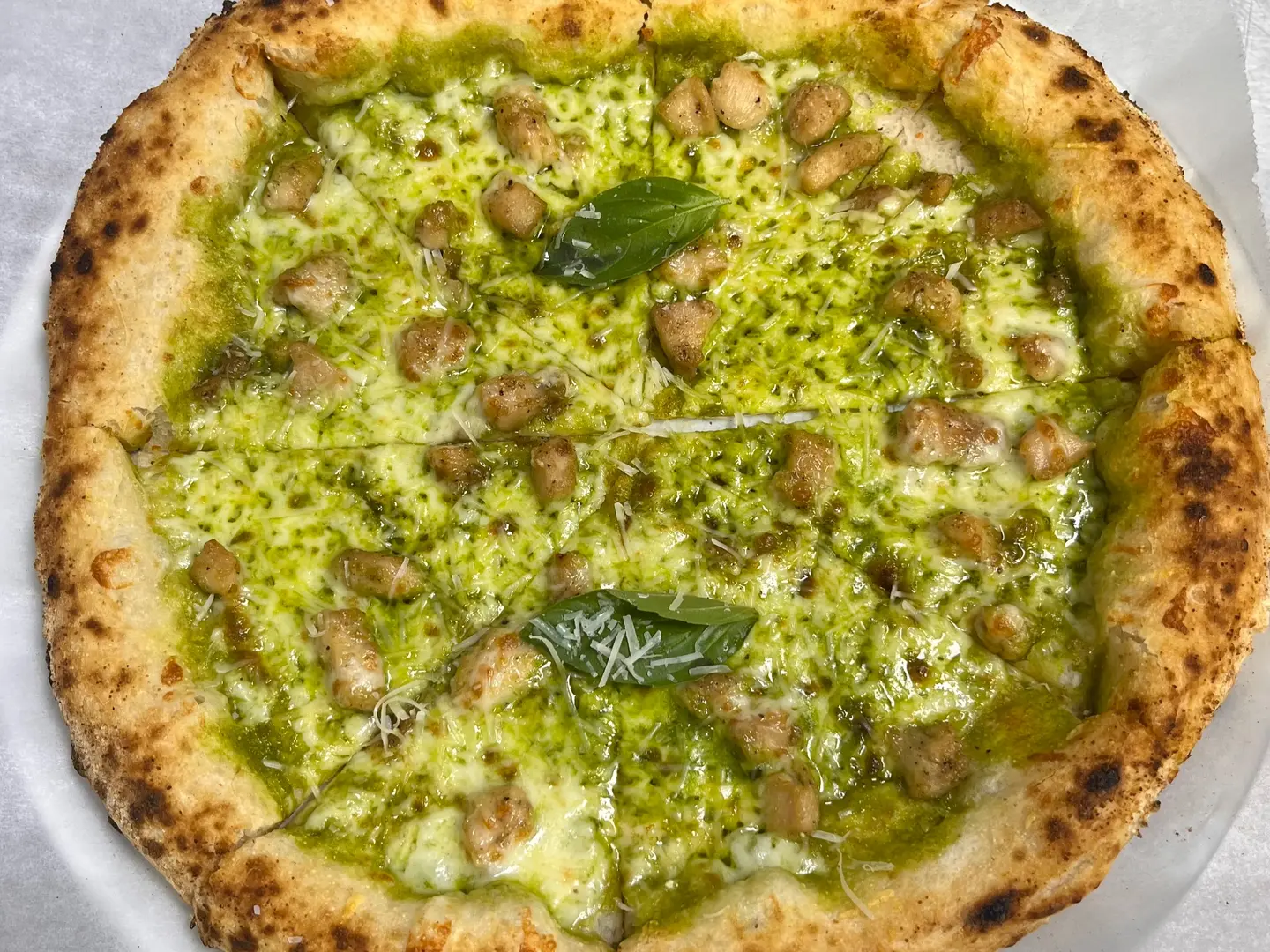 بيتزا بيستو وبارميزان