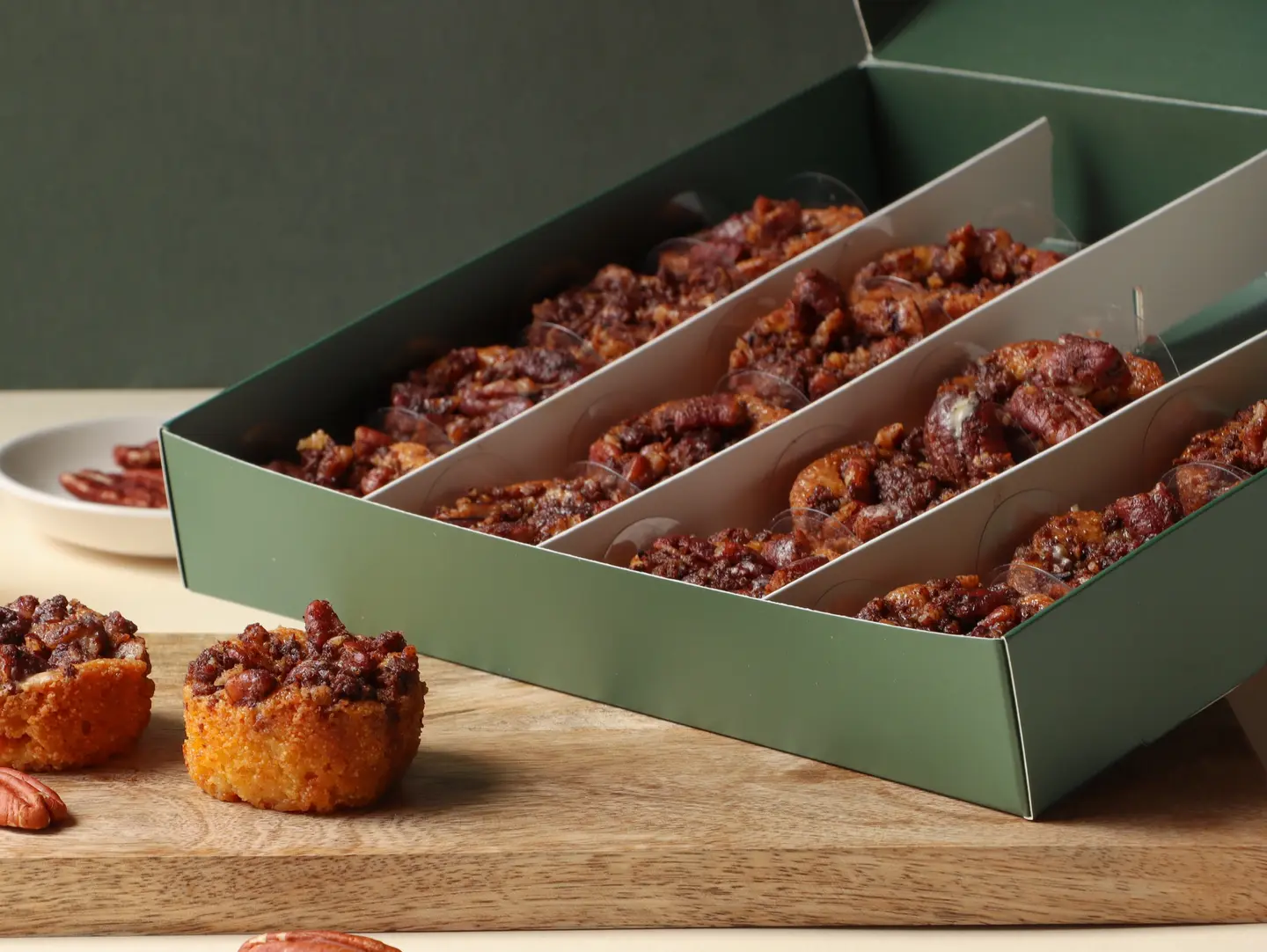 Saweeg Basbousa Box With Pecan