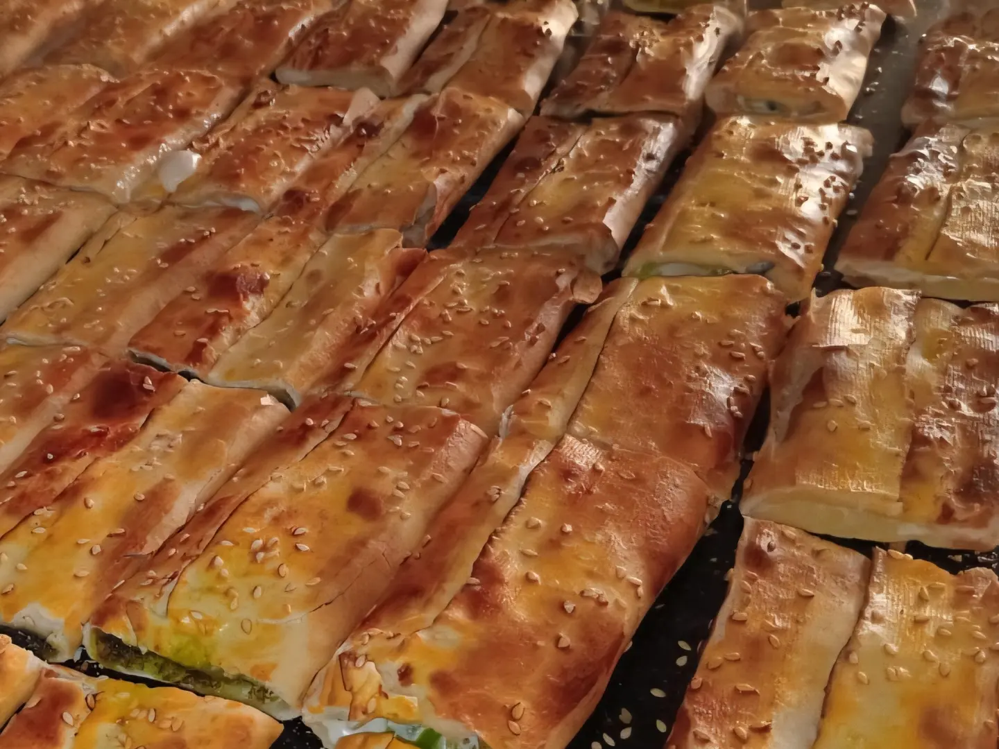 صحن فطائر وسط