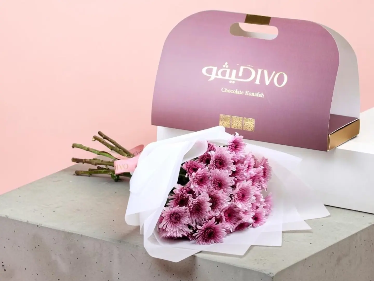Halo Devou With Chrysanthemum Bouquet