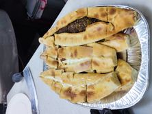 صحن فطاير وسط