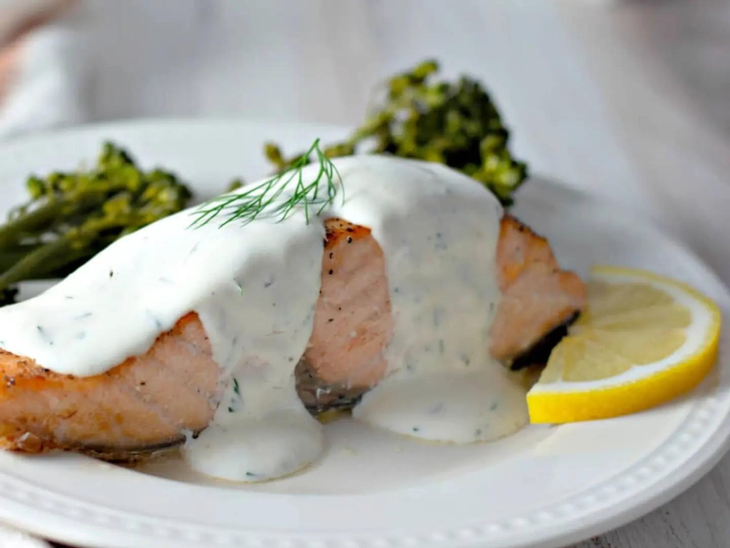 Grilled Salmon With Lemon Sauce