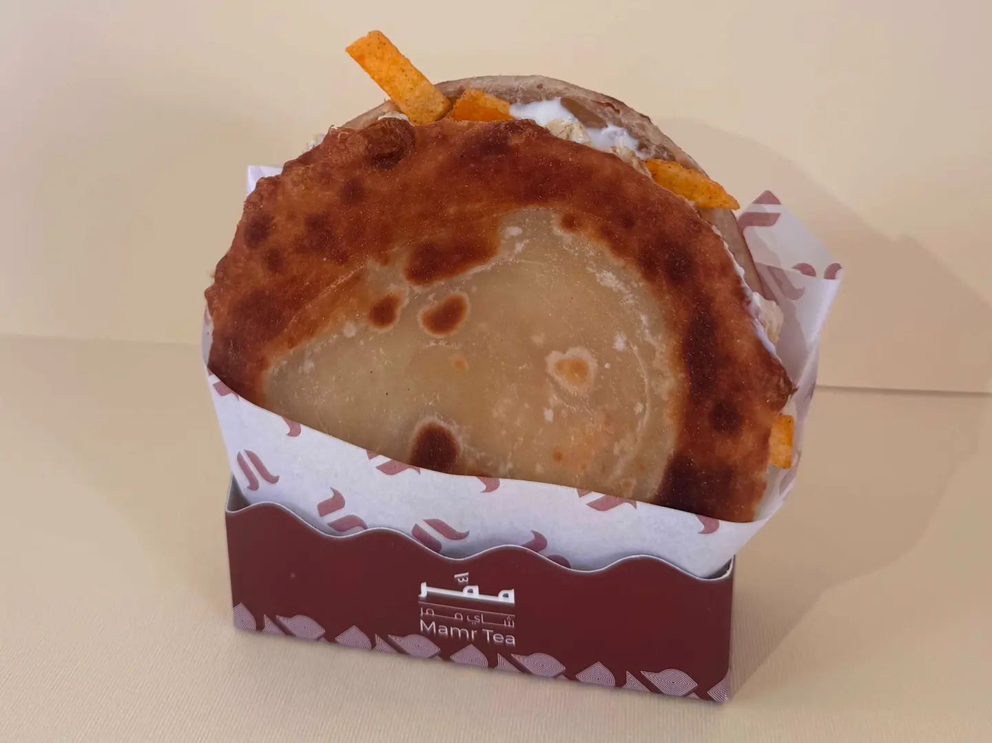 شباتي البيض مع الجبن و شبس عمان