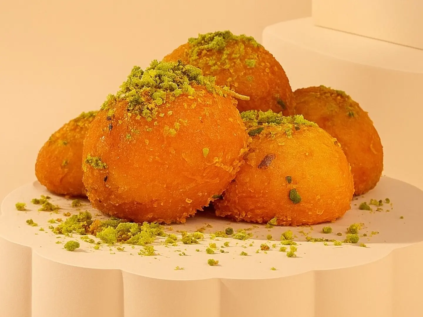 Large Kunafa Bites With Cream