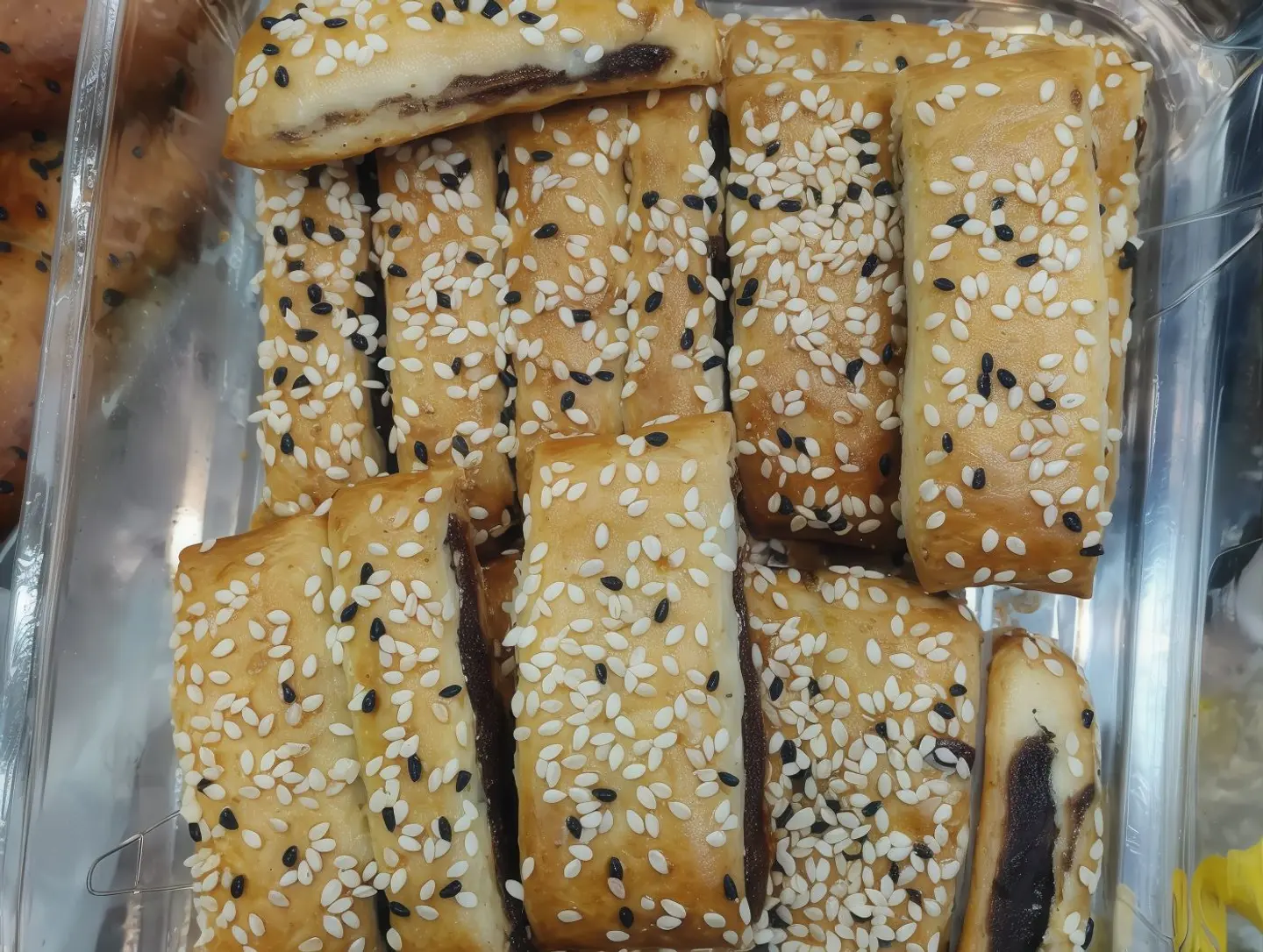 White Maamoul With Dates 1 Kg