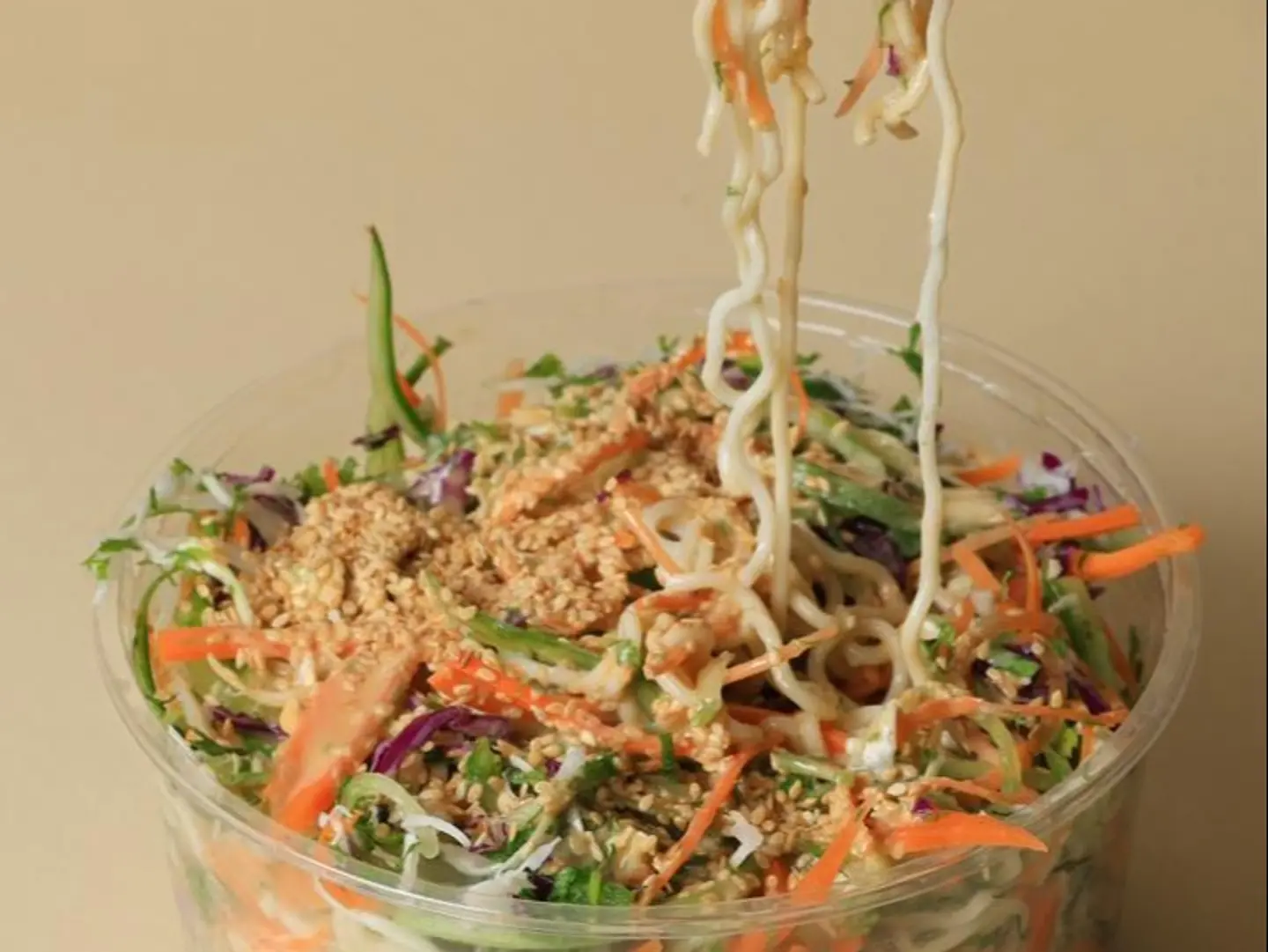 سلطة النودلز