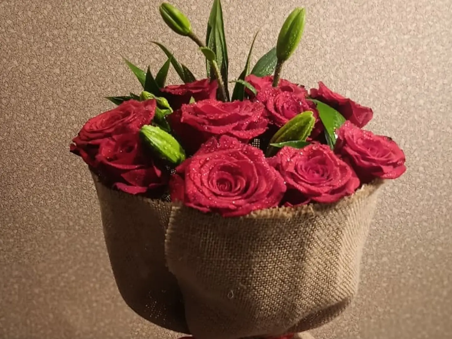 Red Bouquet Burlap Packaging