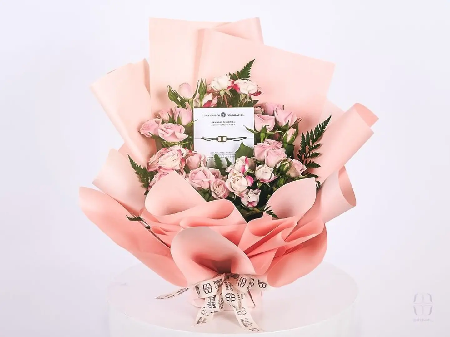 باقه ورود مع اسوارة توري بورش