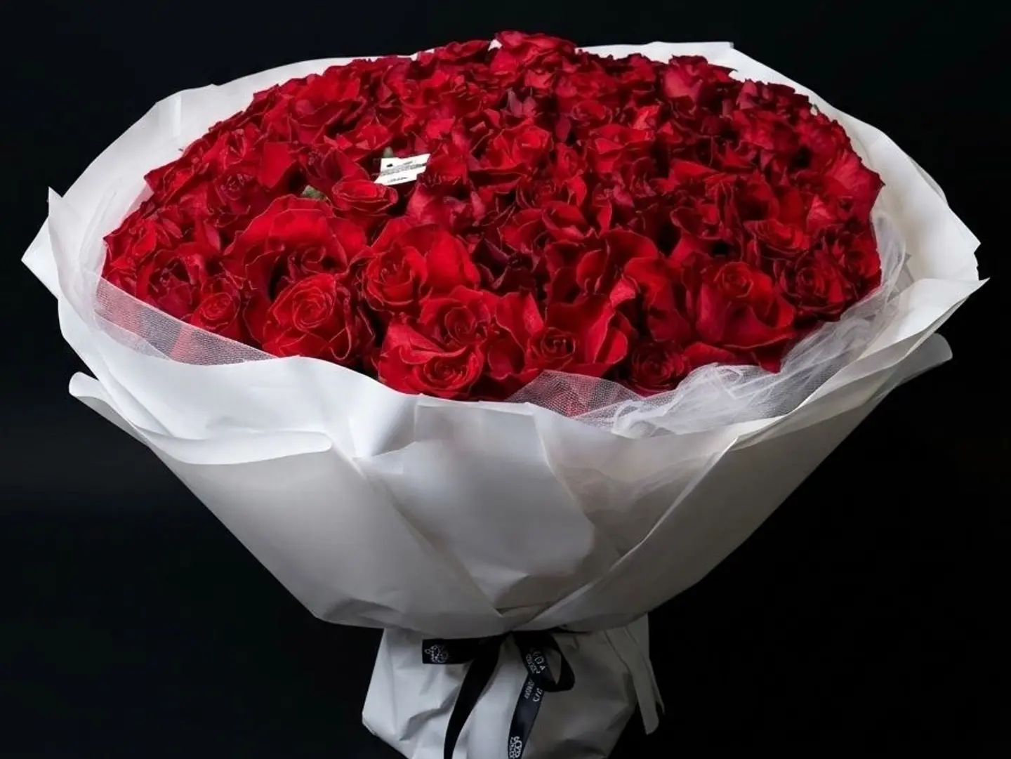 Large Bouquet Of Red Roses