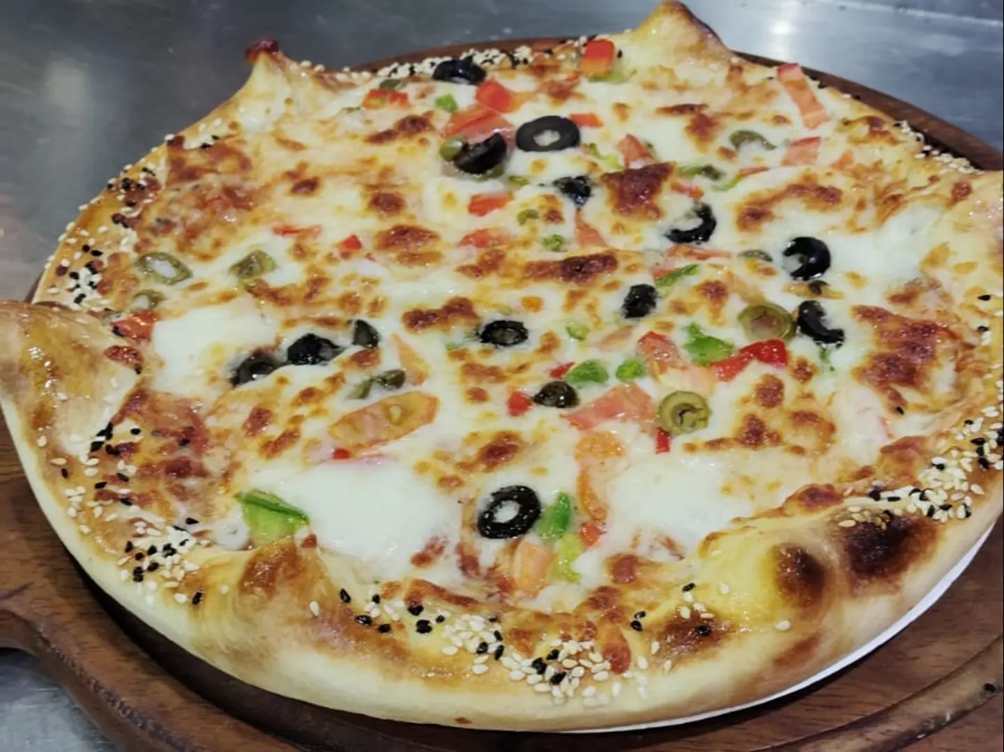 بيتزا خضروات كبيرة