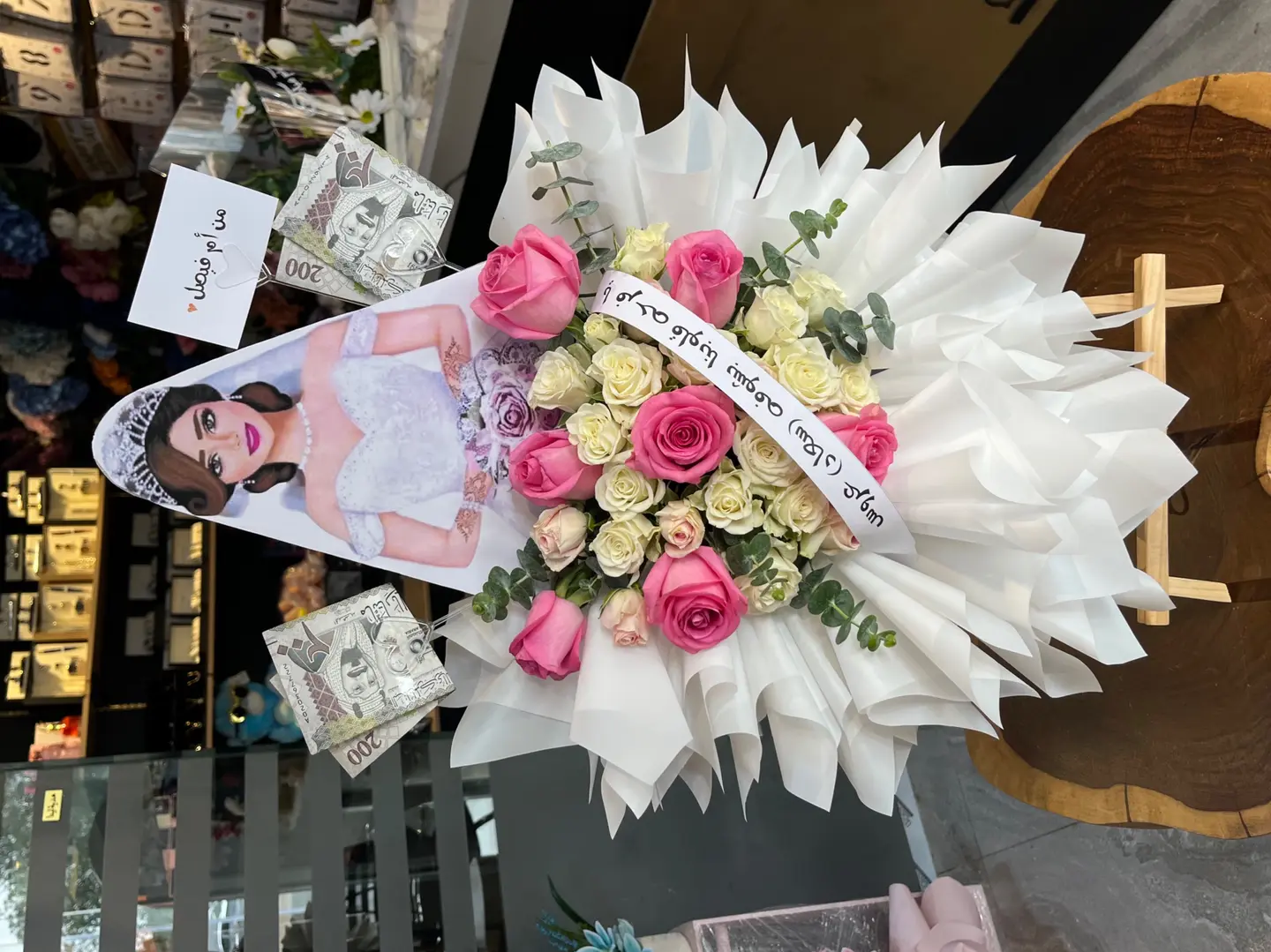 ستاند عروسه قاعده خشبيه ورد طبيعي 6