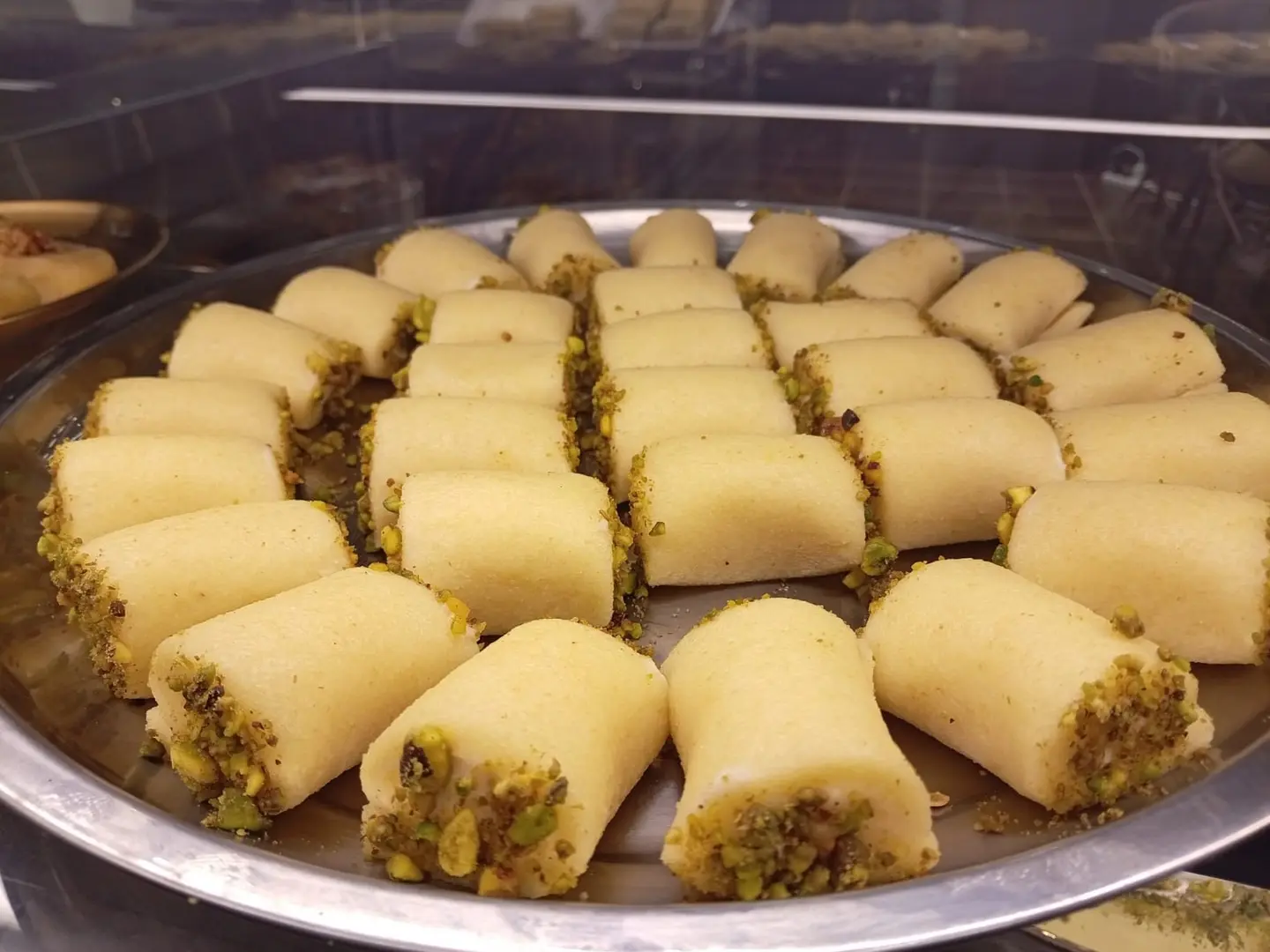 حلاوة بالبجبن والقشكة