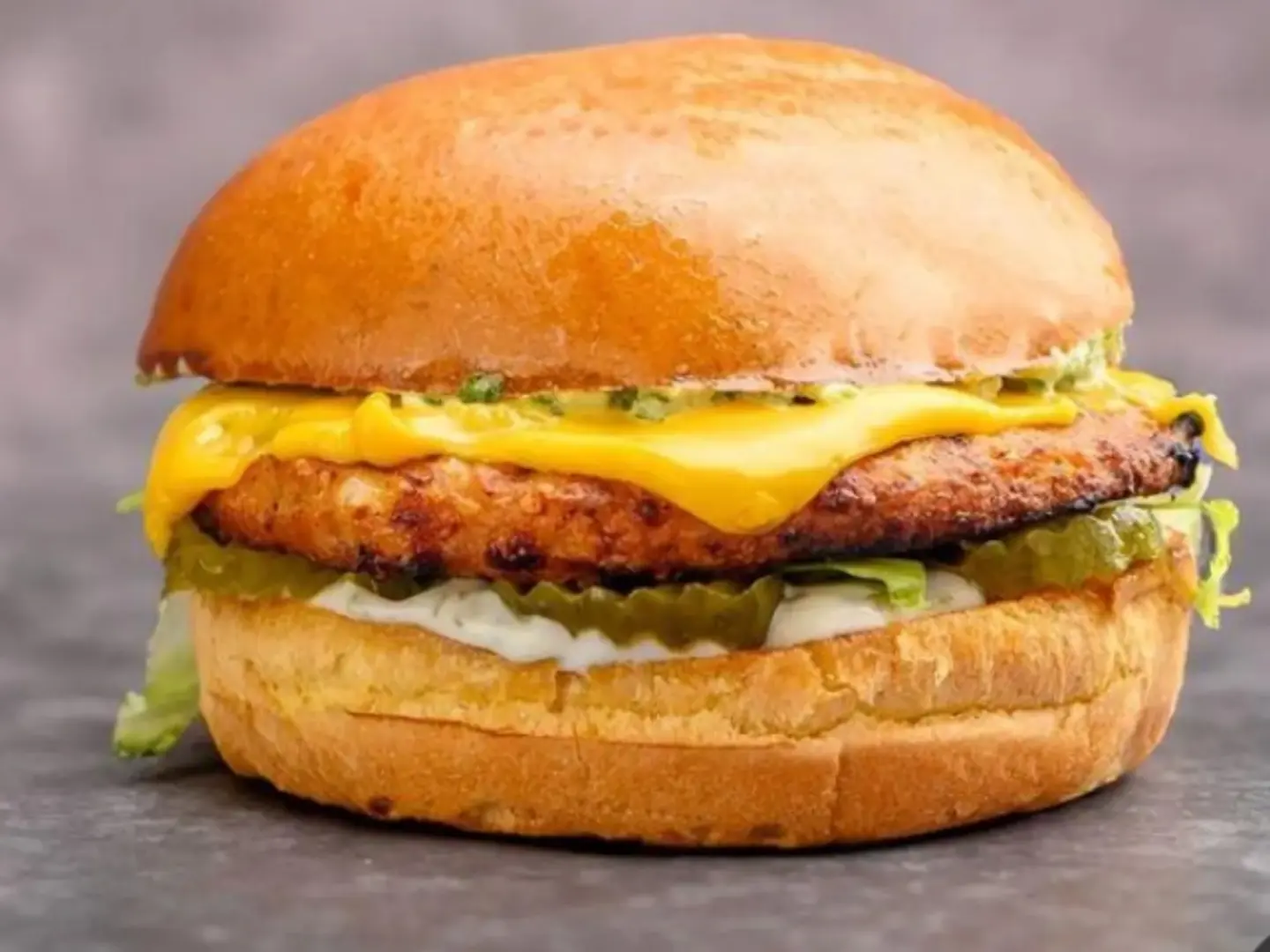 برجر لحم عادي مع الجبن