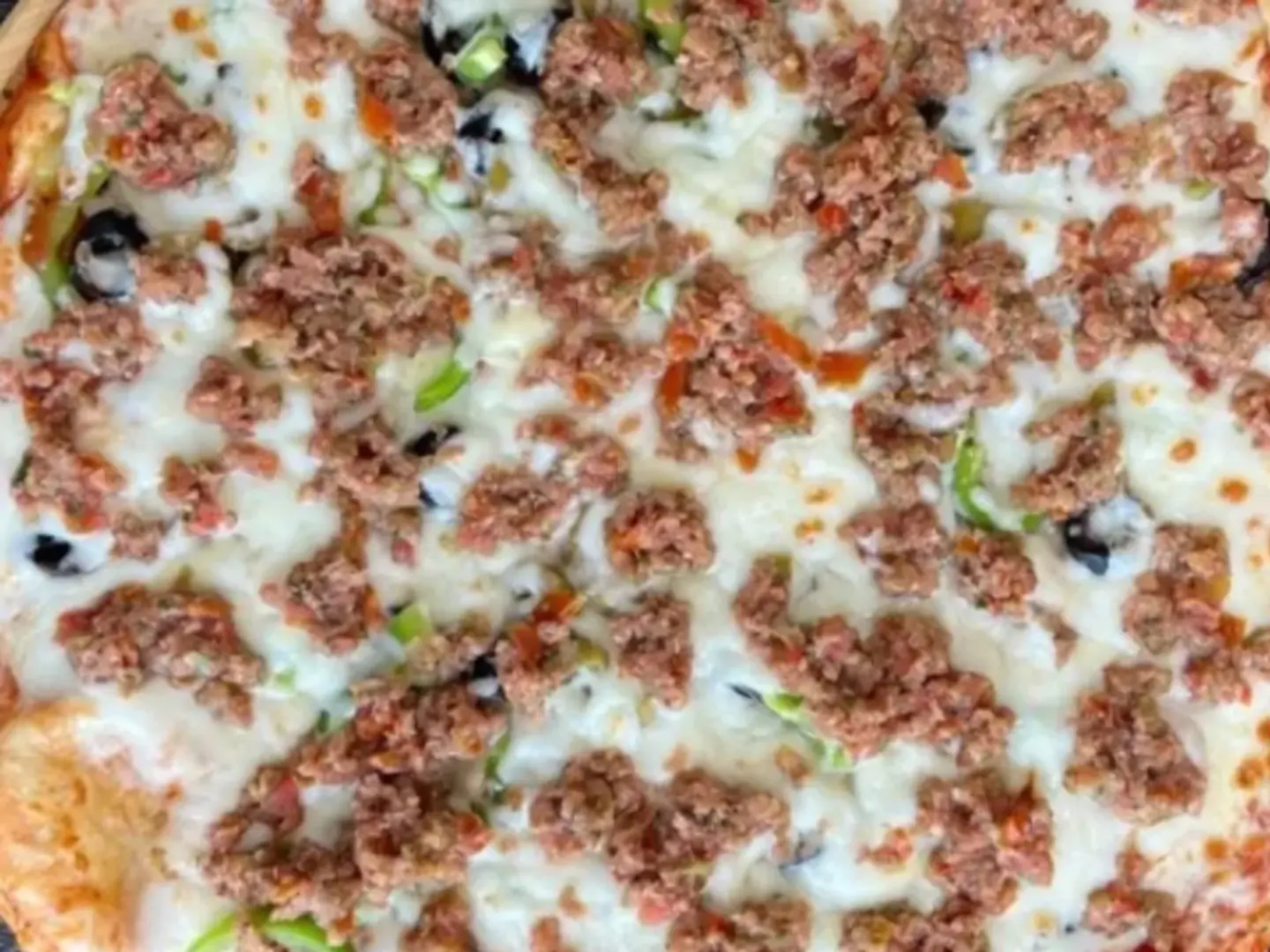 بيتزا لحم وسط