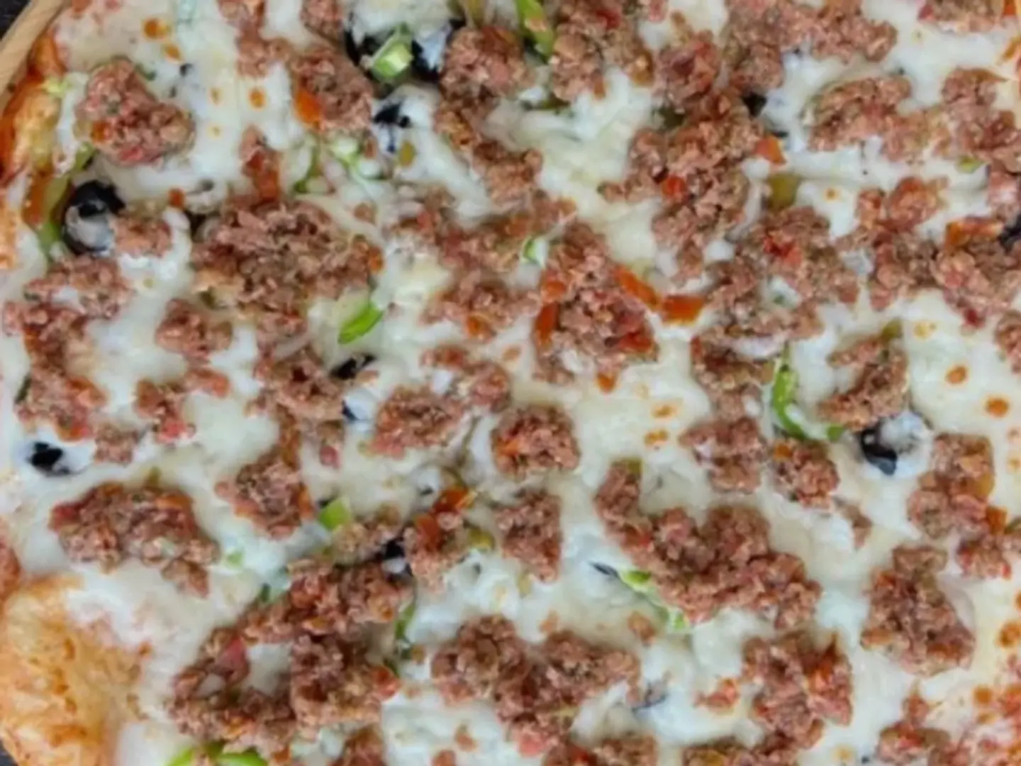 بيتزا لحم كبير