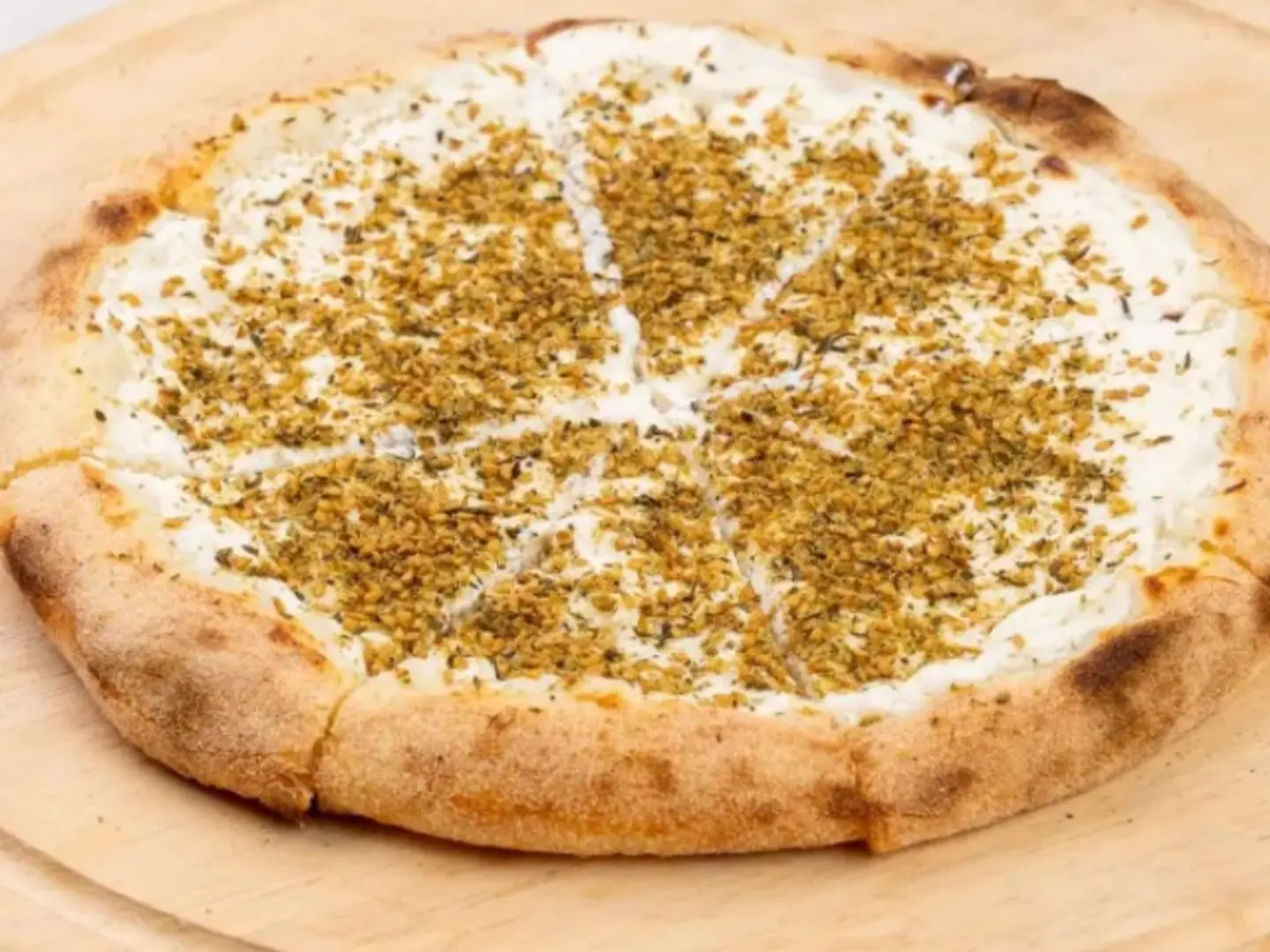 بيتزا لبنة مع زعتر صغير