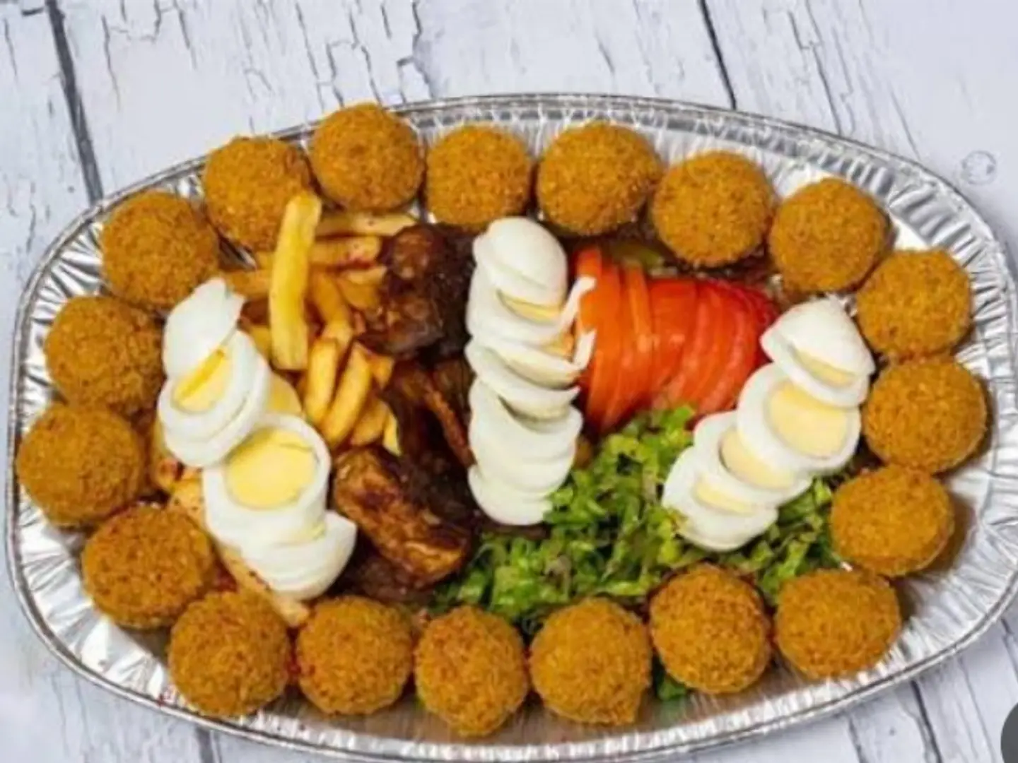 صحن فلافل وسط