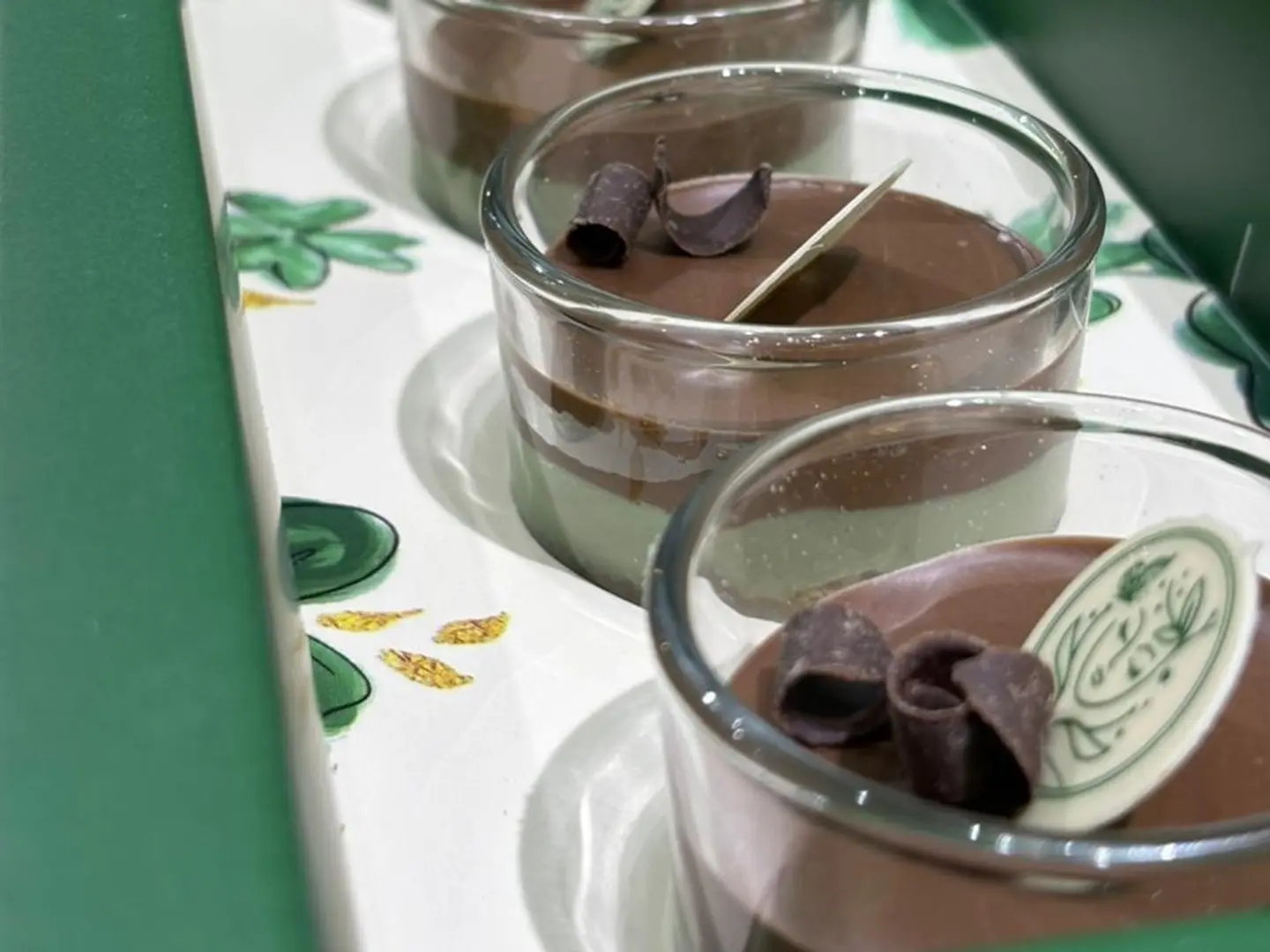 كاسات الشوكلت والبستاشيو