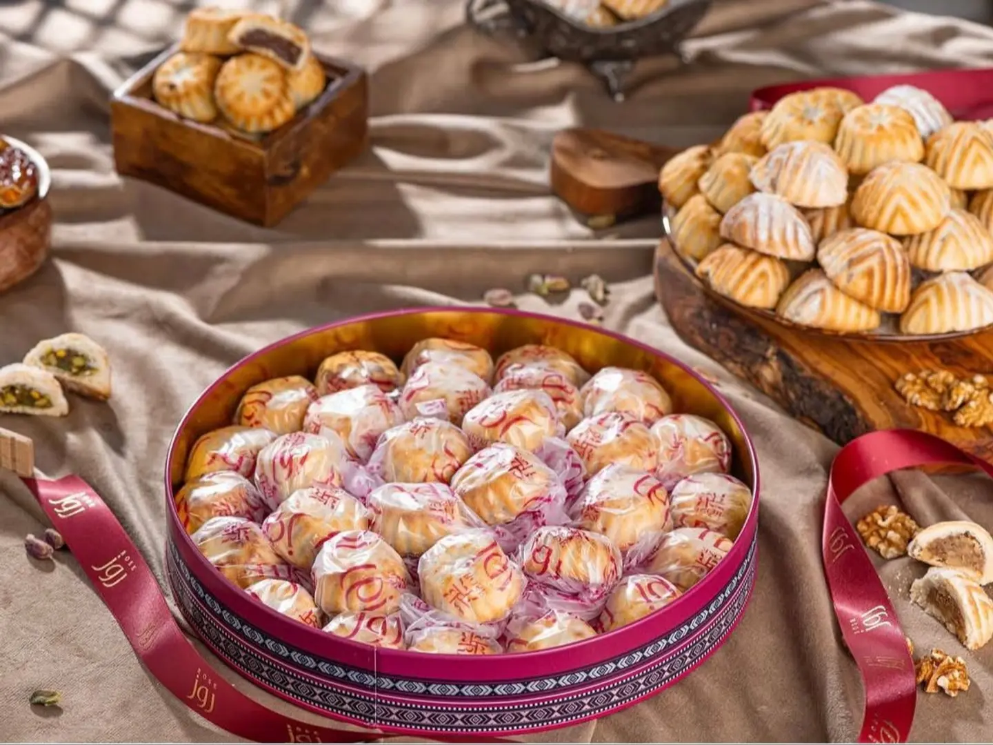 علبة معمول روز تمر