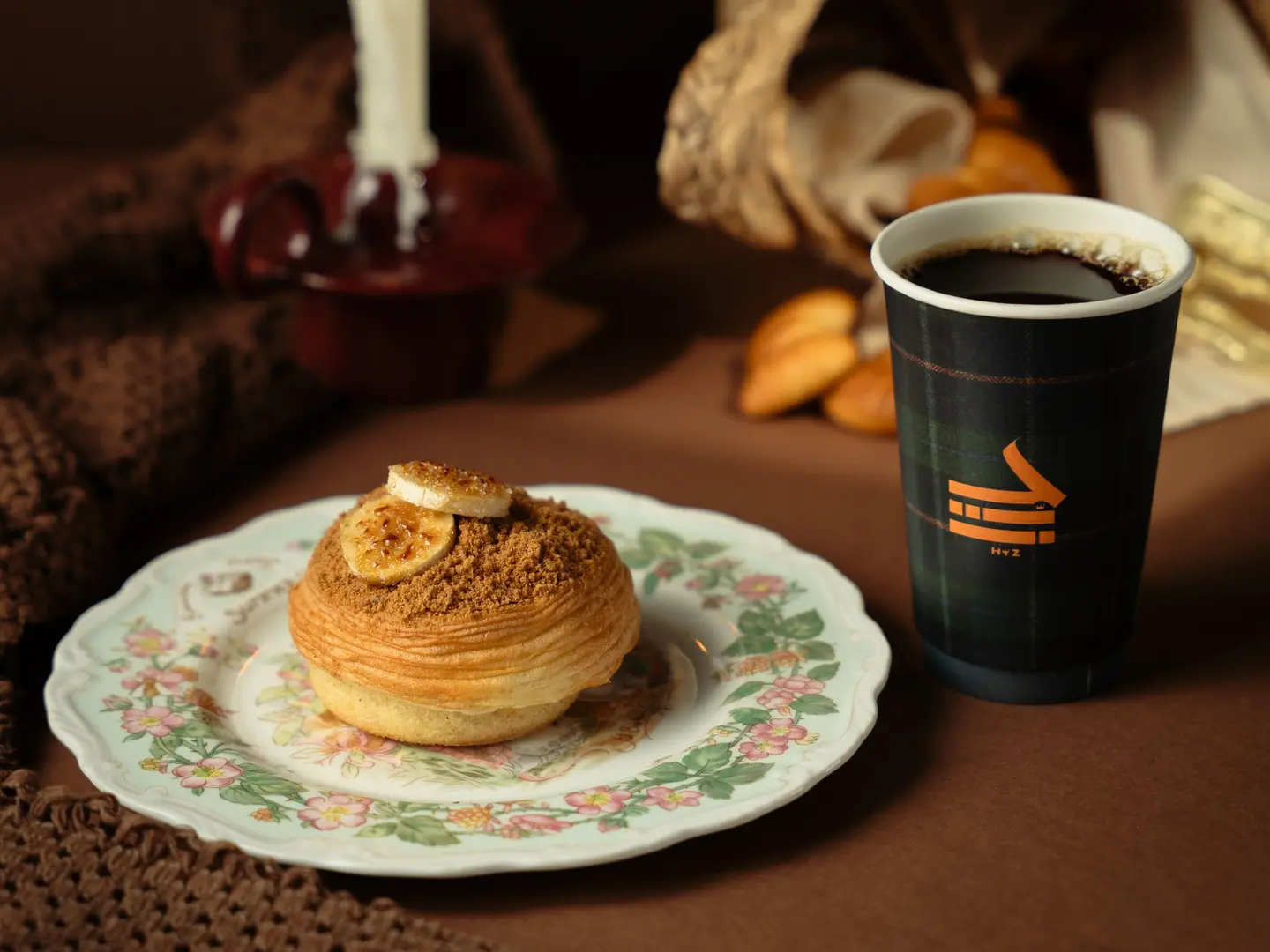 قهوة اليوم مع دانيش موز مكرمل