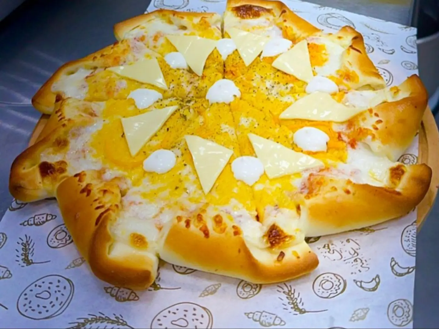 Cheddar Cheese And Liquid Cheese