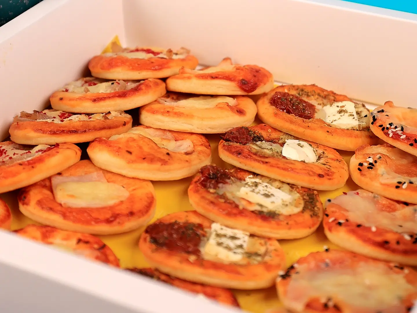 Mini Pizza Signature Box