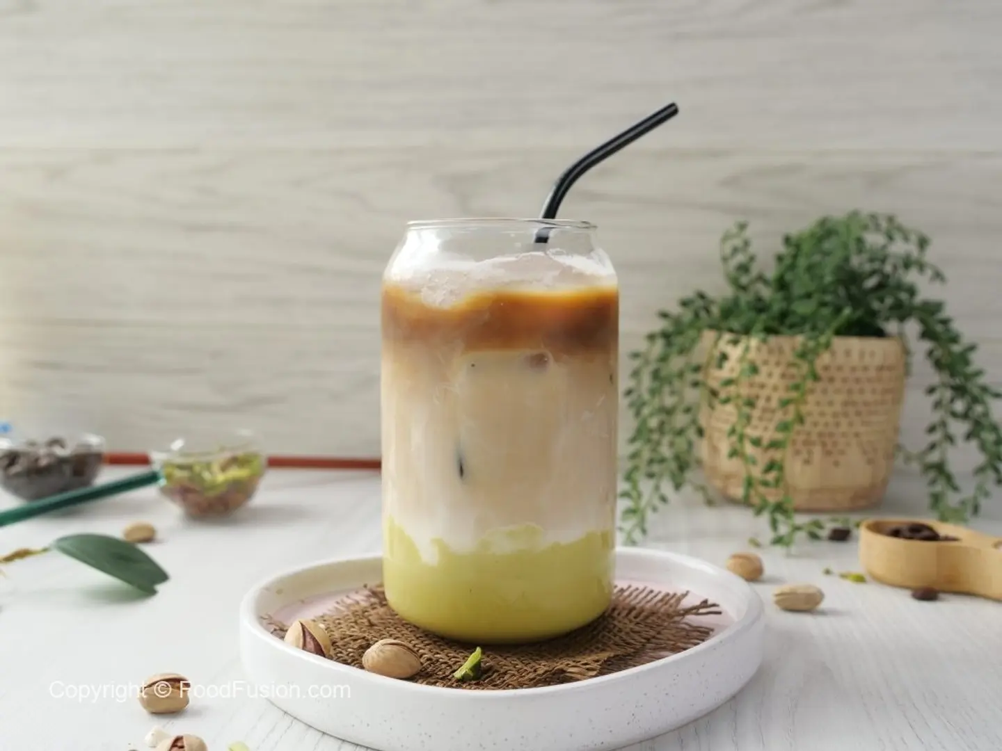 لاتيه فستق مثلج