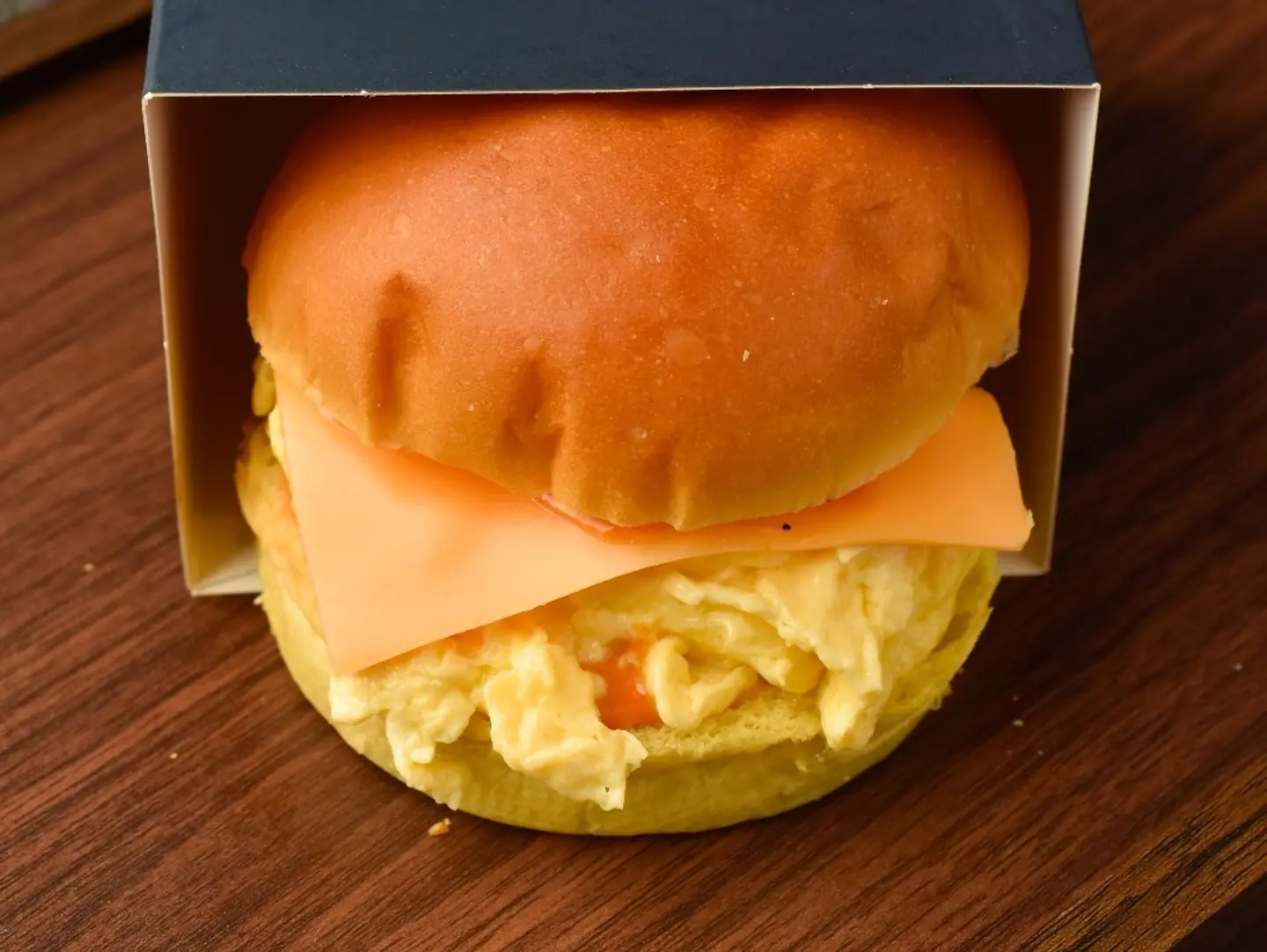 بيض إم آند إتش