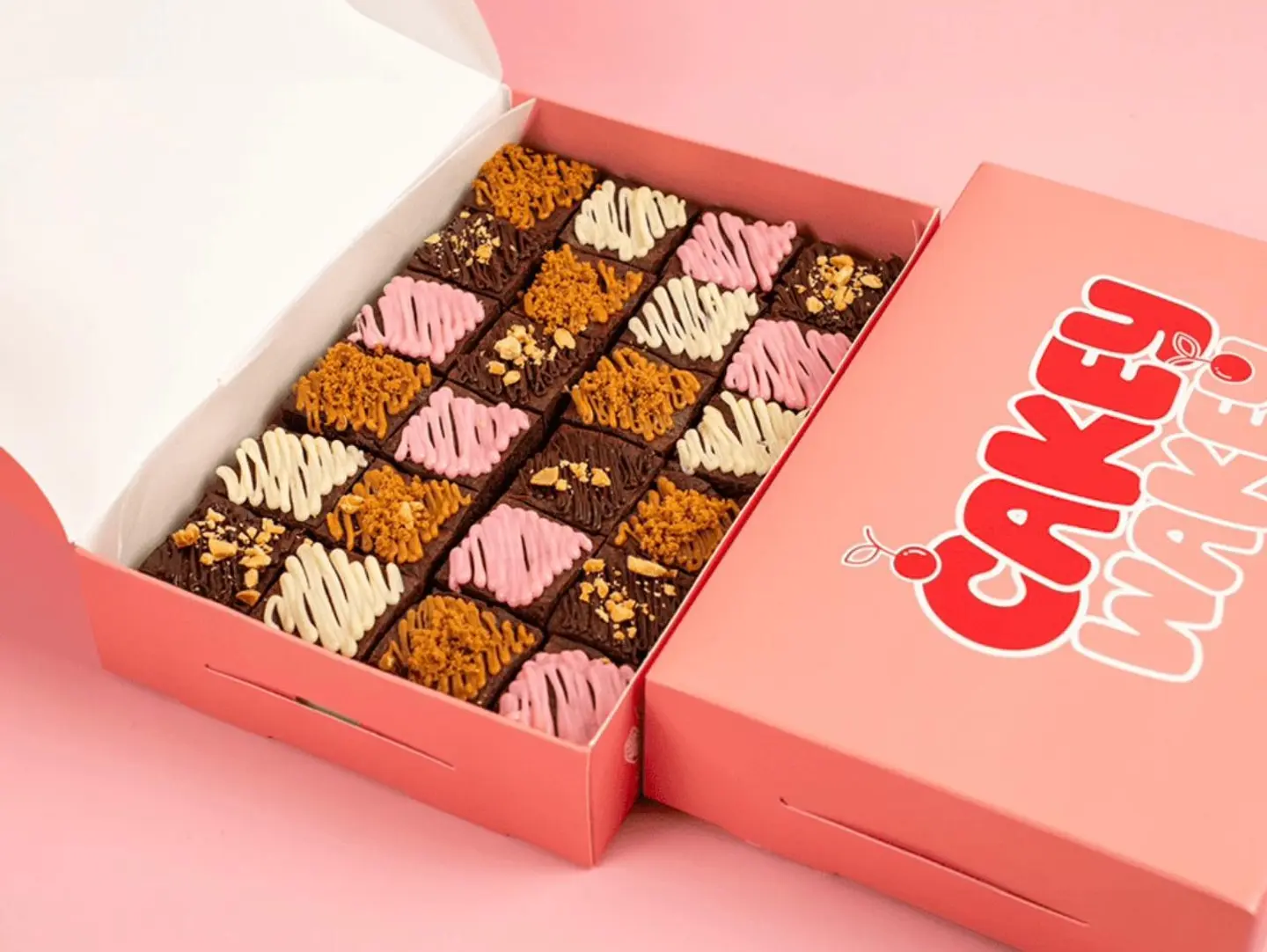 علبة قطع براوني مشكلة من كيكي ويكي