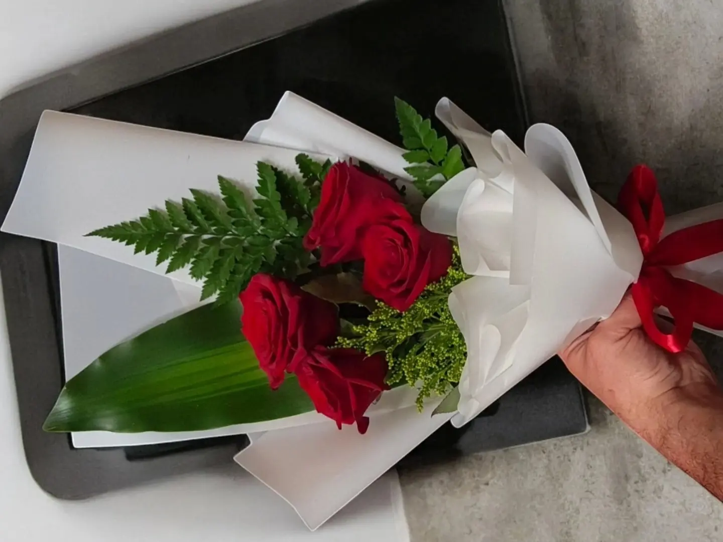 A Bouquet Of Four Roses And Accessories