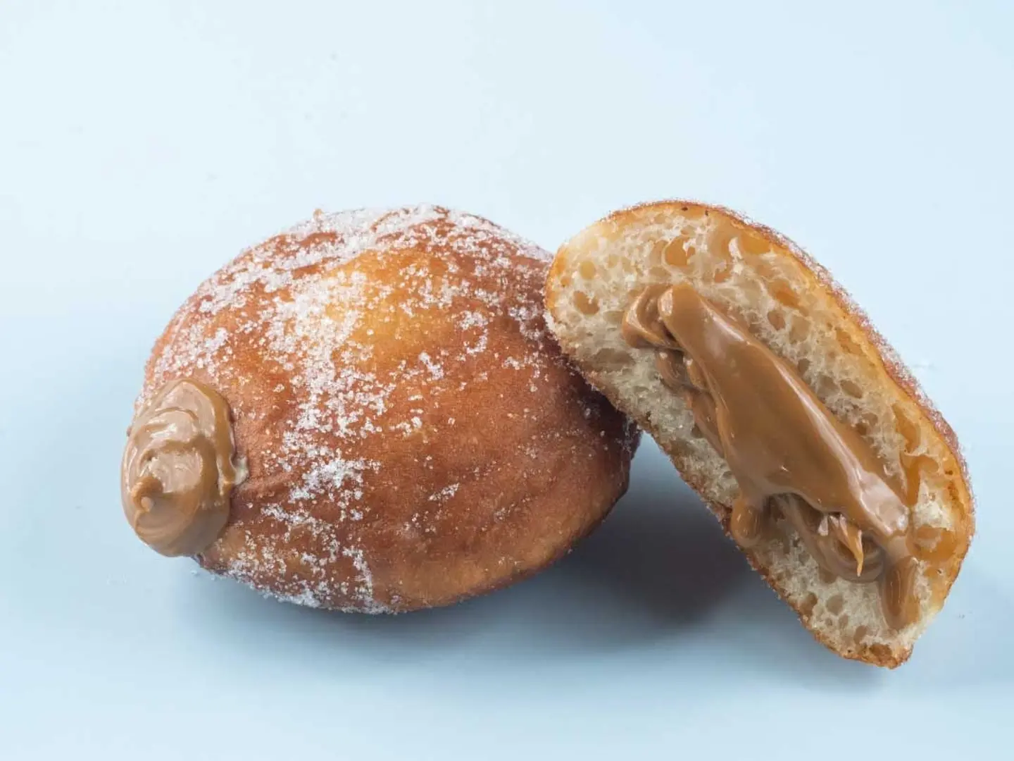 دونات محشوة اللوتس