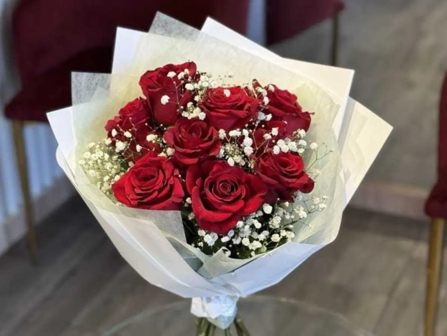 باقة ورد حمراء غلاف ابيض 45