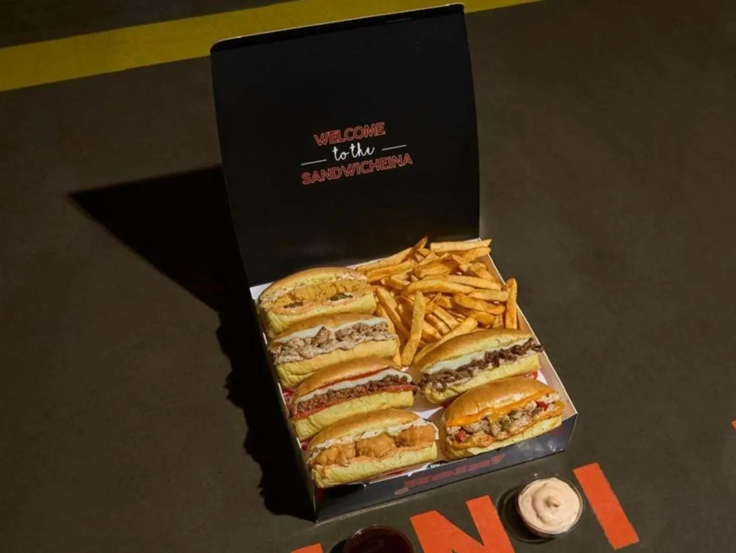 بوكس ال 6 ساندوتشات