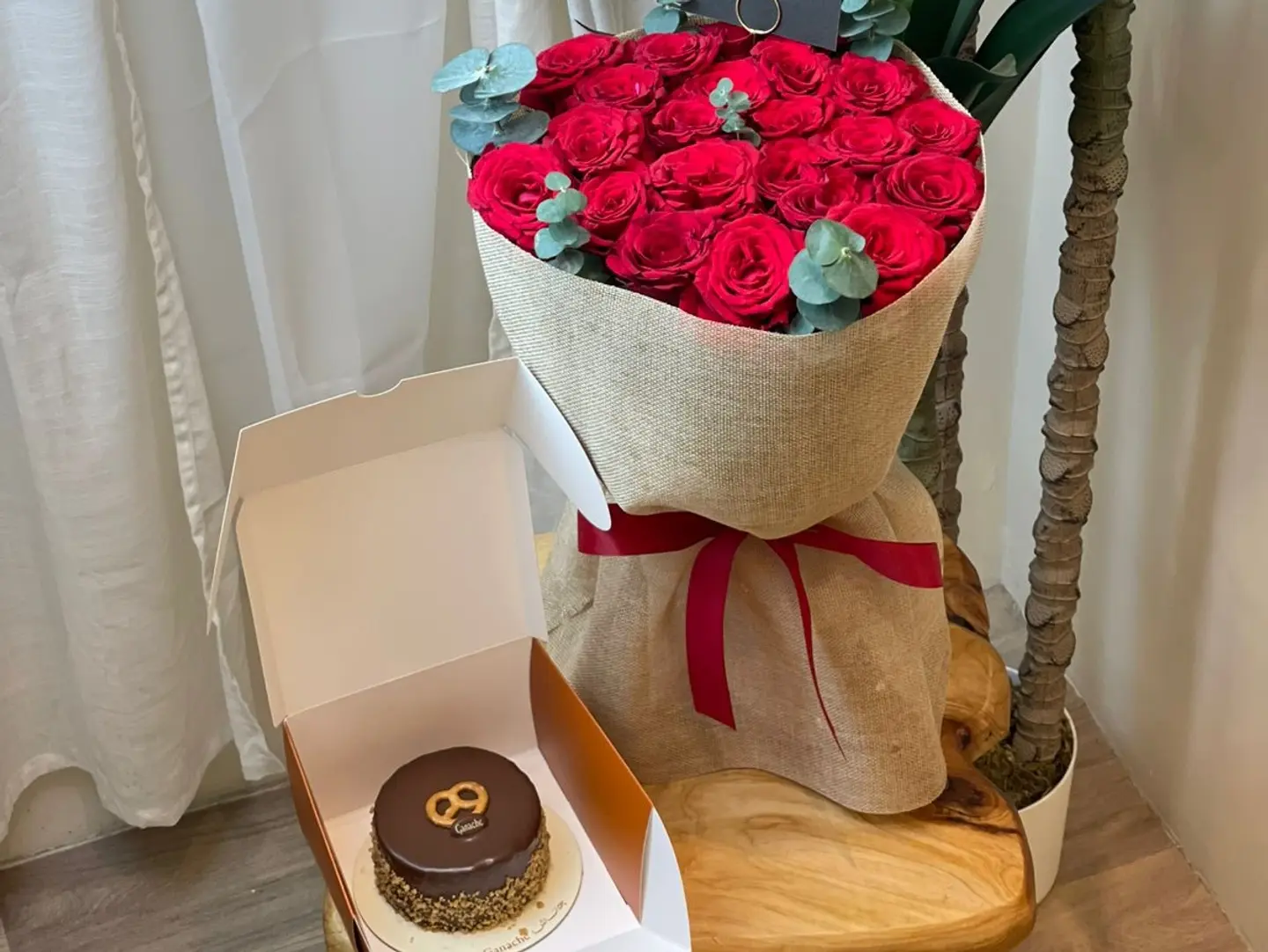 Middle Mist Flower Bouquet With Cake