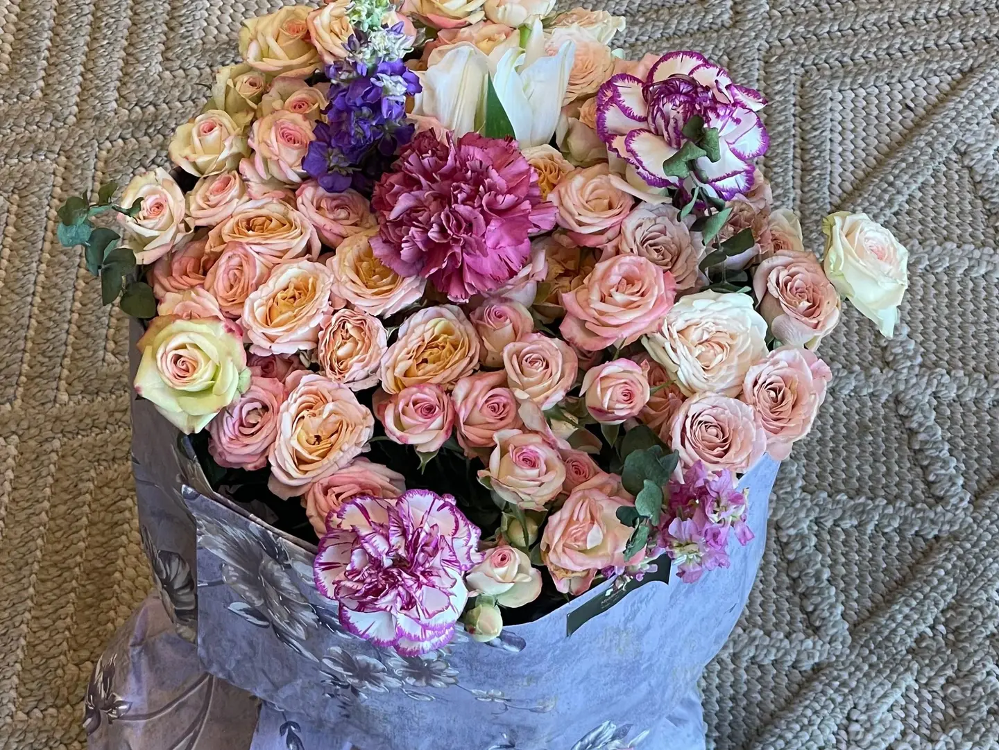 A Bouquet Of Natural Roses For Visits