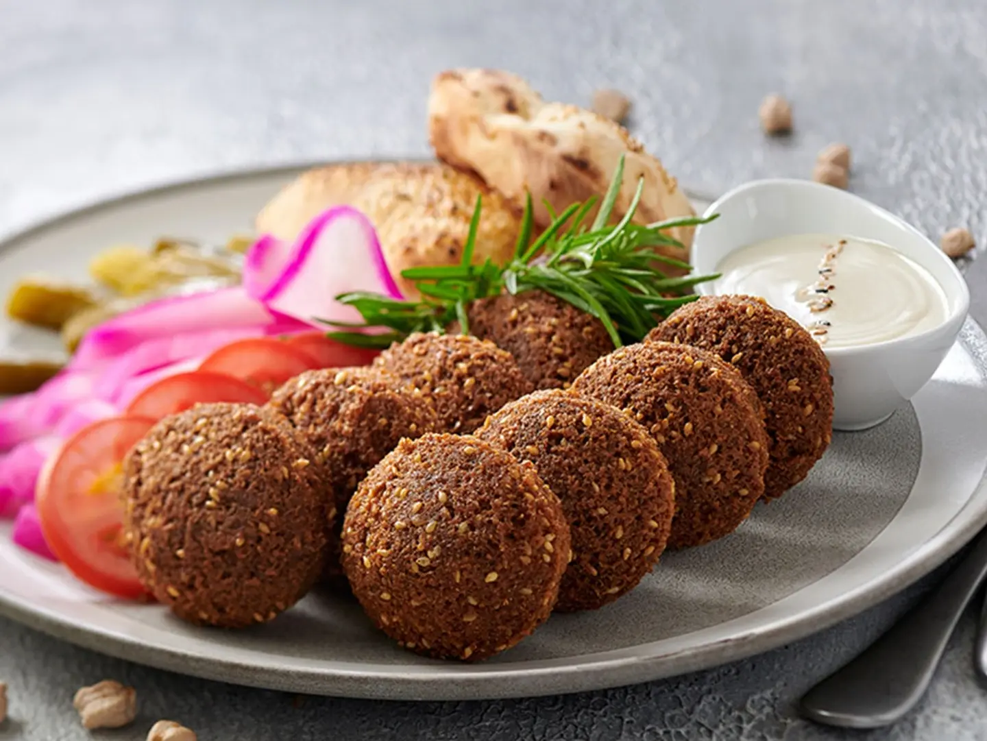 صحن فلافل وسط