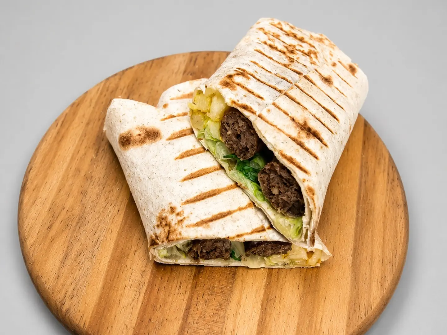 سجق مشوي في خبز صاج