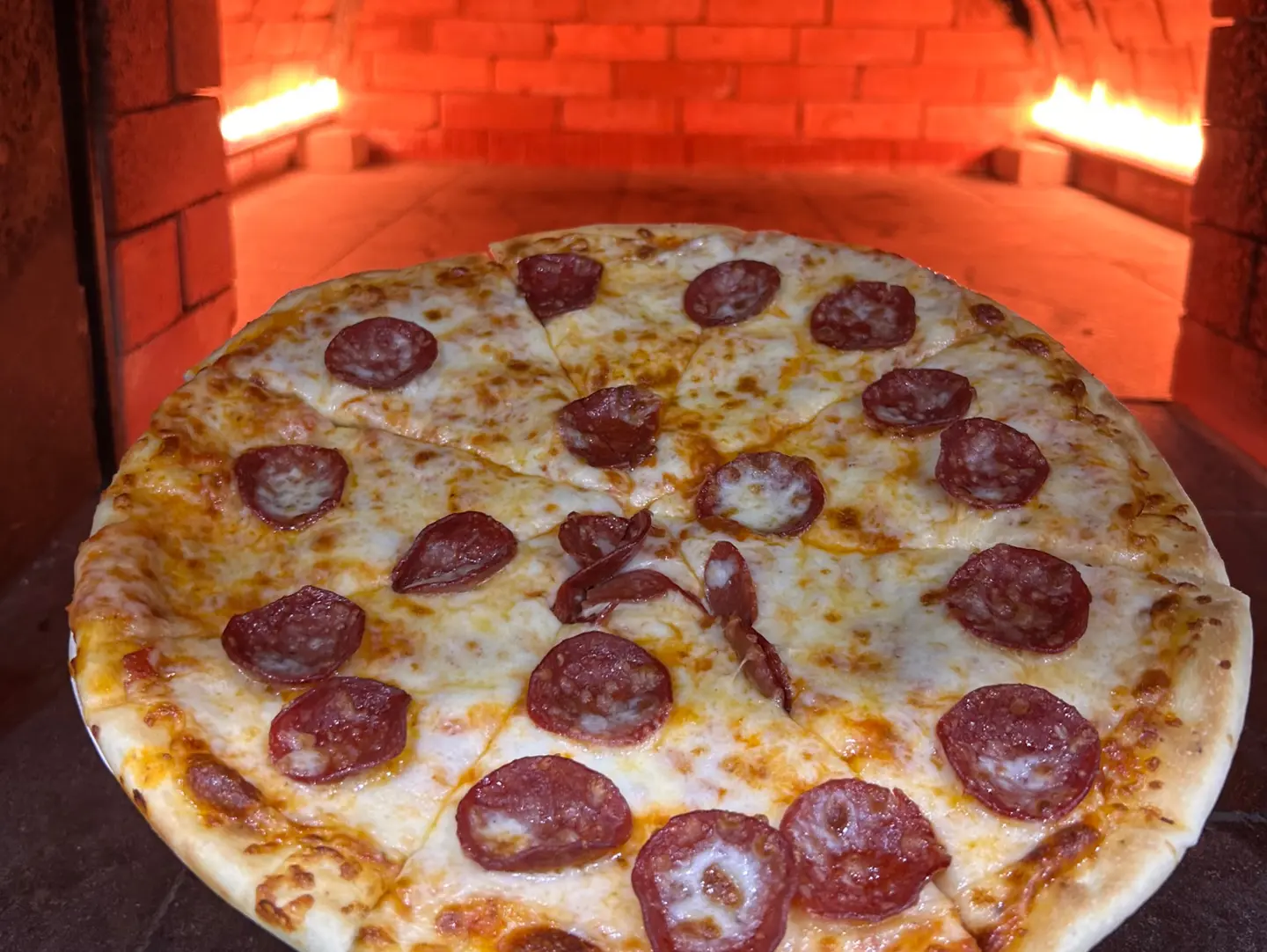 بيتزا بيروني