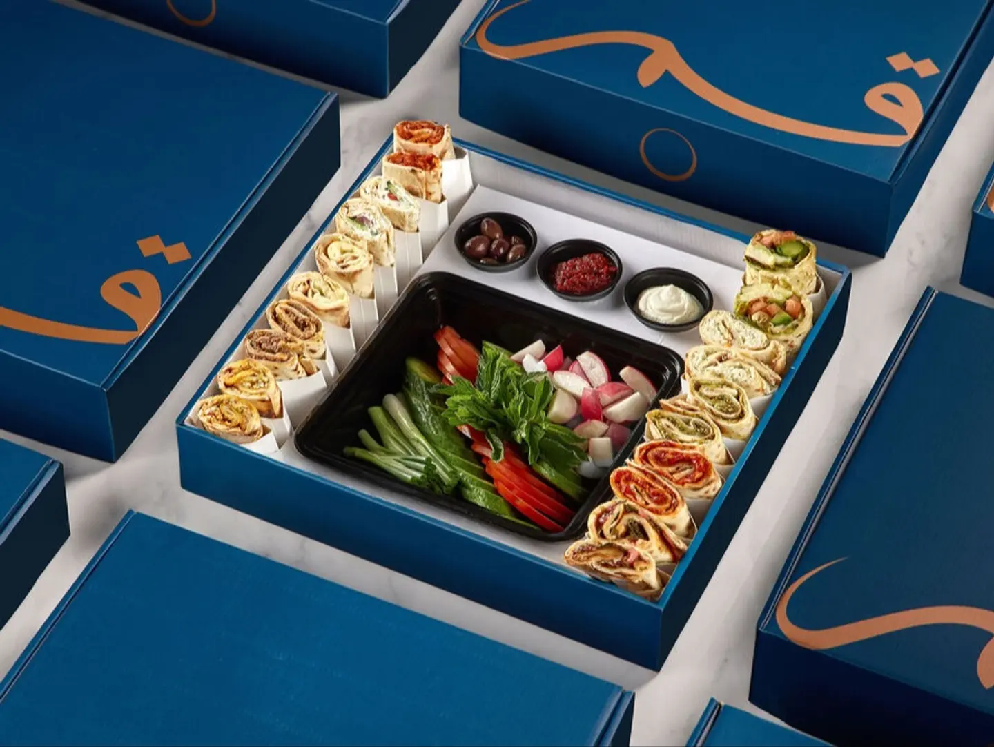 علبة مناقيش
