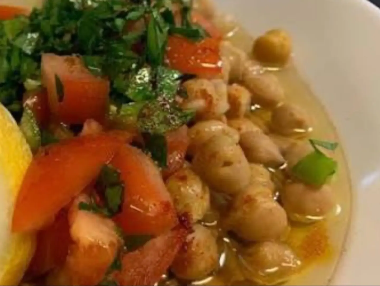 Shami Hummus With Oil Plate