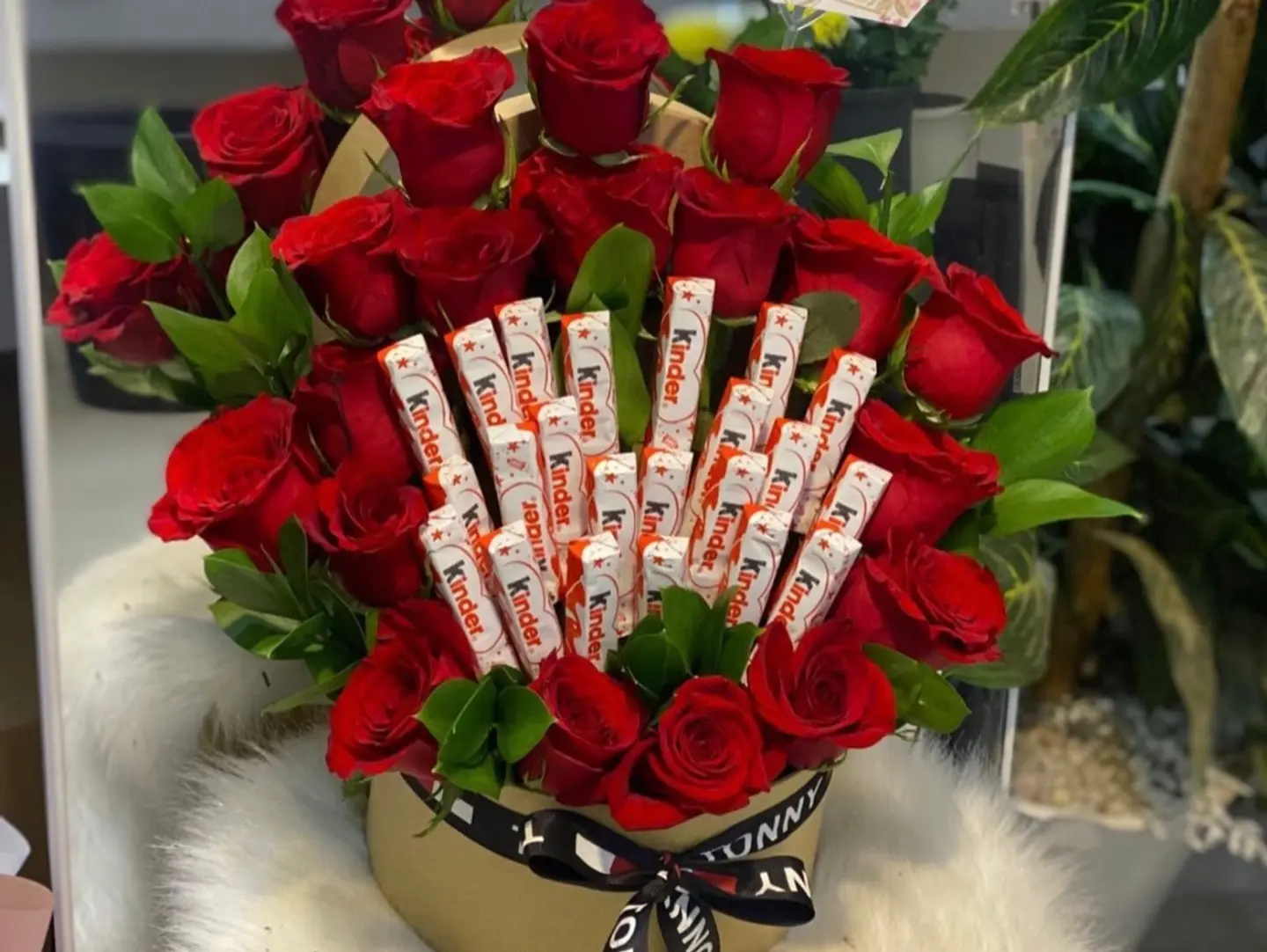 Happiness Box Kinder With Roses