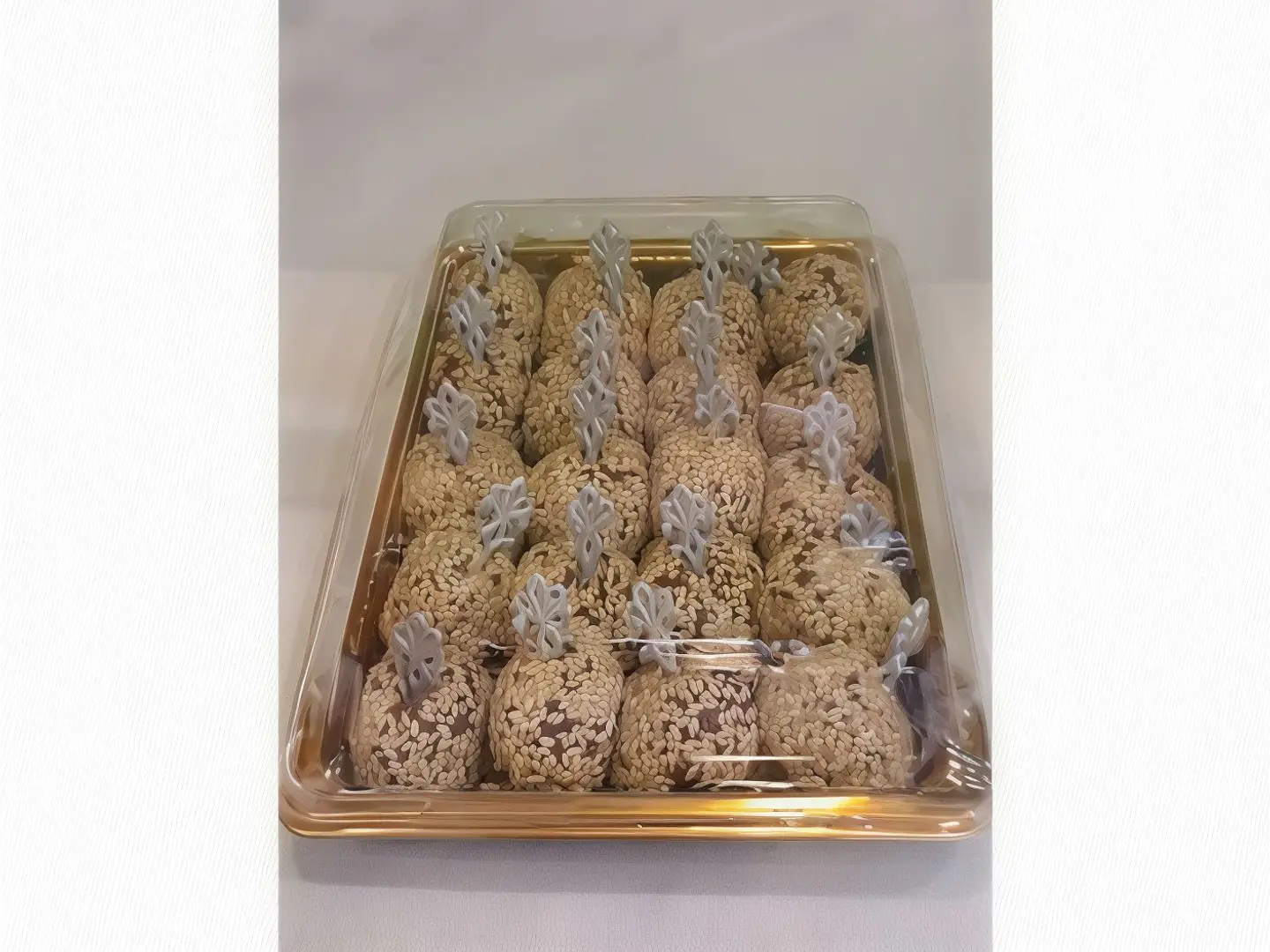 Sesame Date Balls Stuffed With Tahini