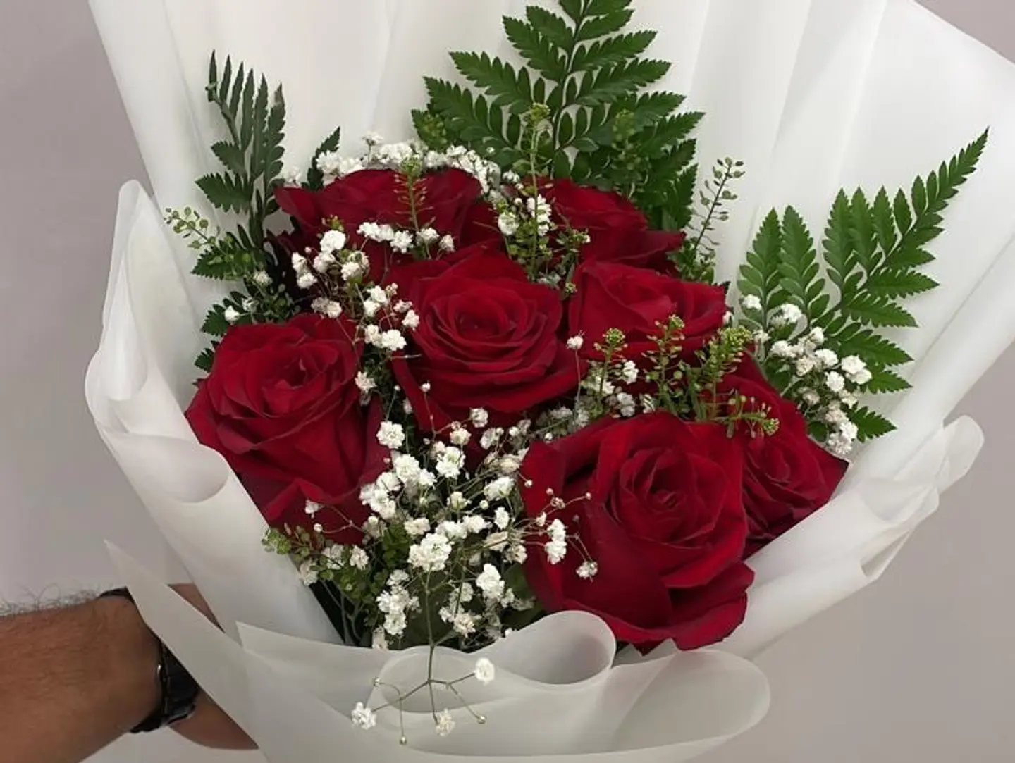 A Luxurious Bouquet Of Red Roses