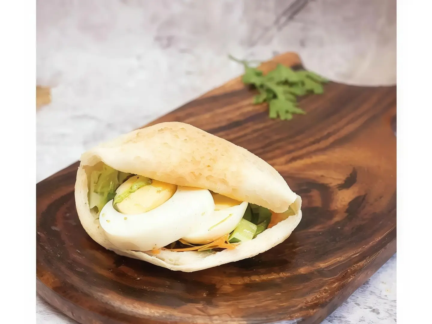 ساندوتش بيض مسلوق