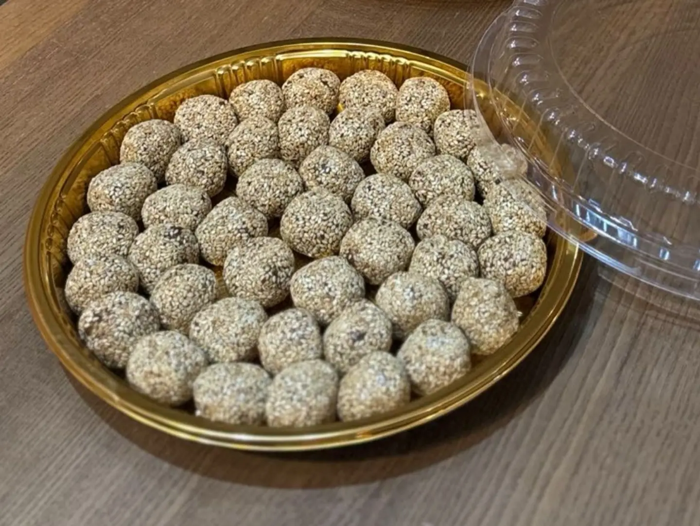تمرية السمسم بحشوة الطحينية