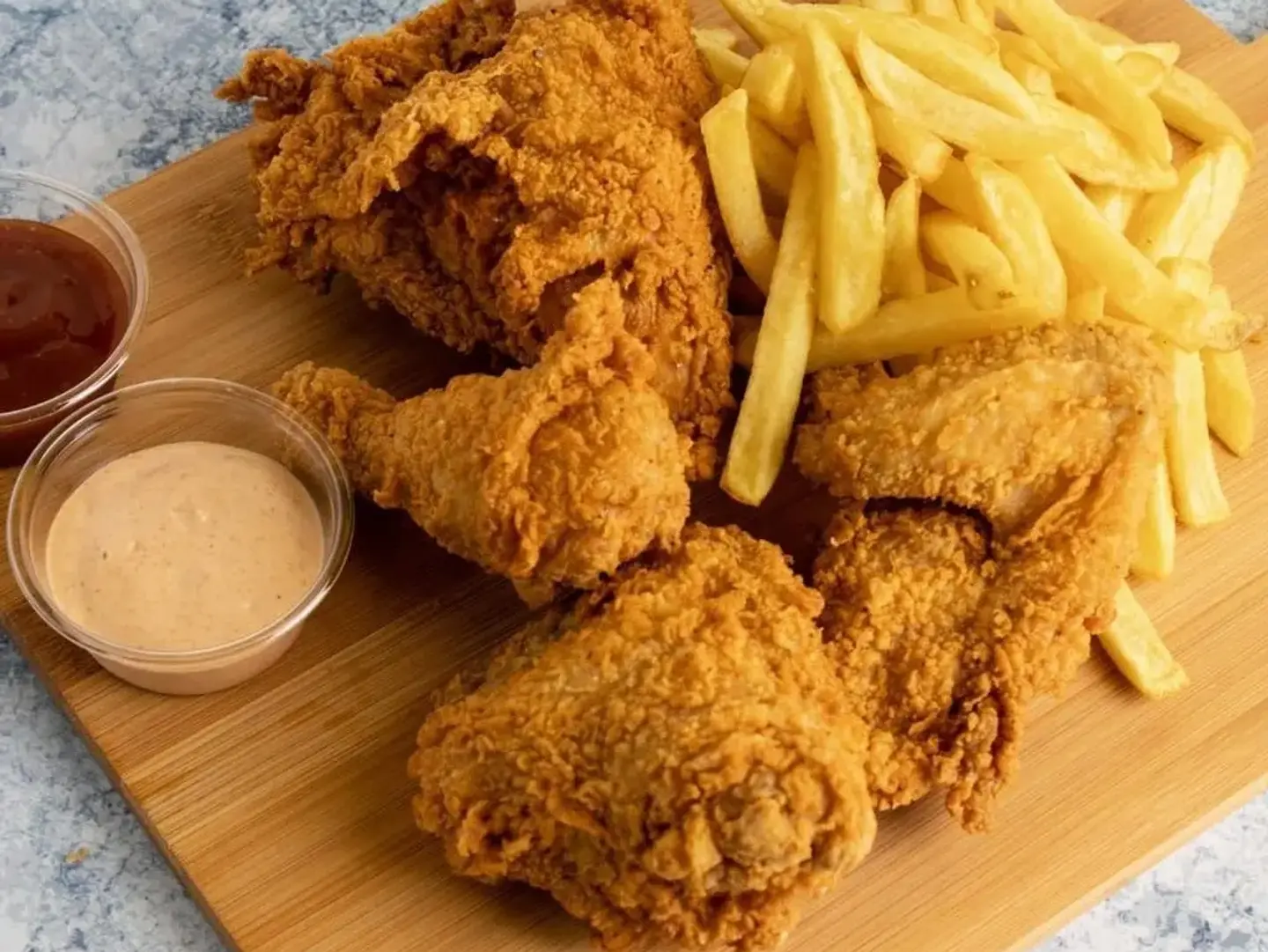Spicy Broasted Chicken With 1 Soft Drin