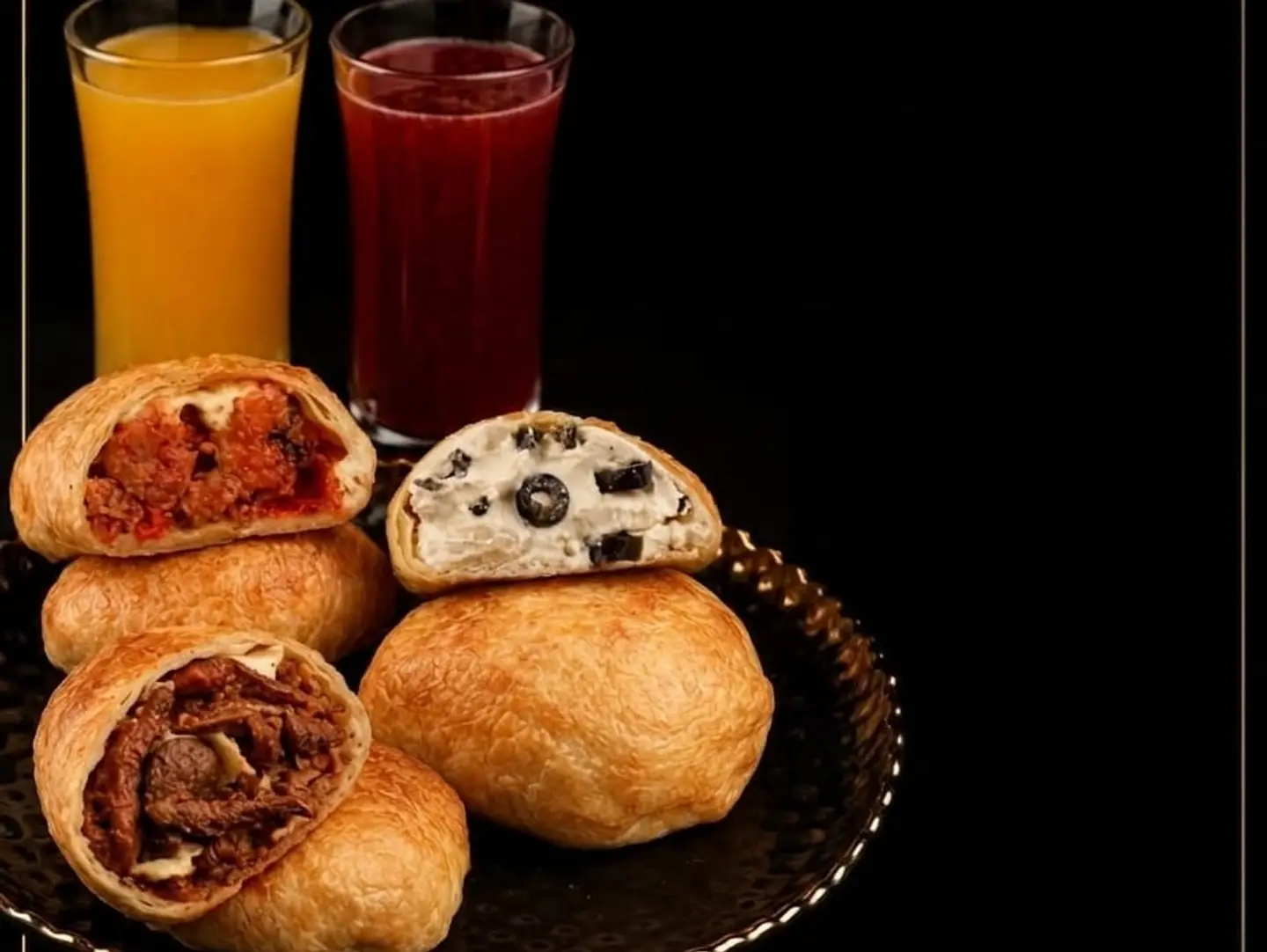 4 Mixed Pie Of Your Choice + 2 Juices