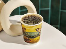 كوب قهوة اليوم الساخنة