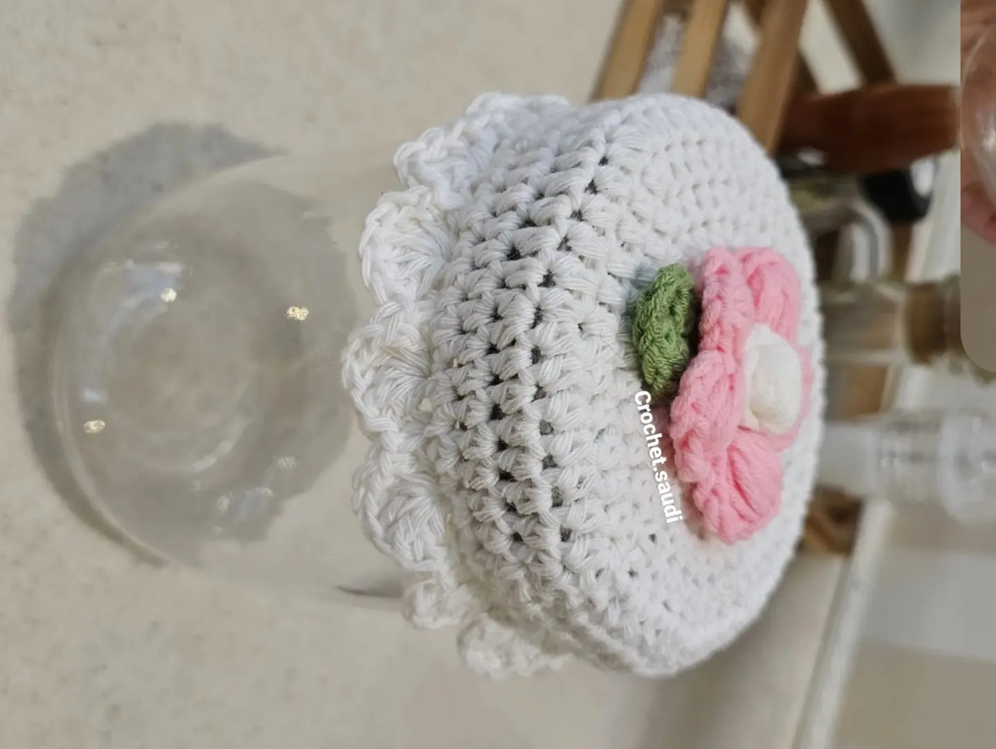 قارورة زجاجية مع غطاء كروشيه